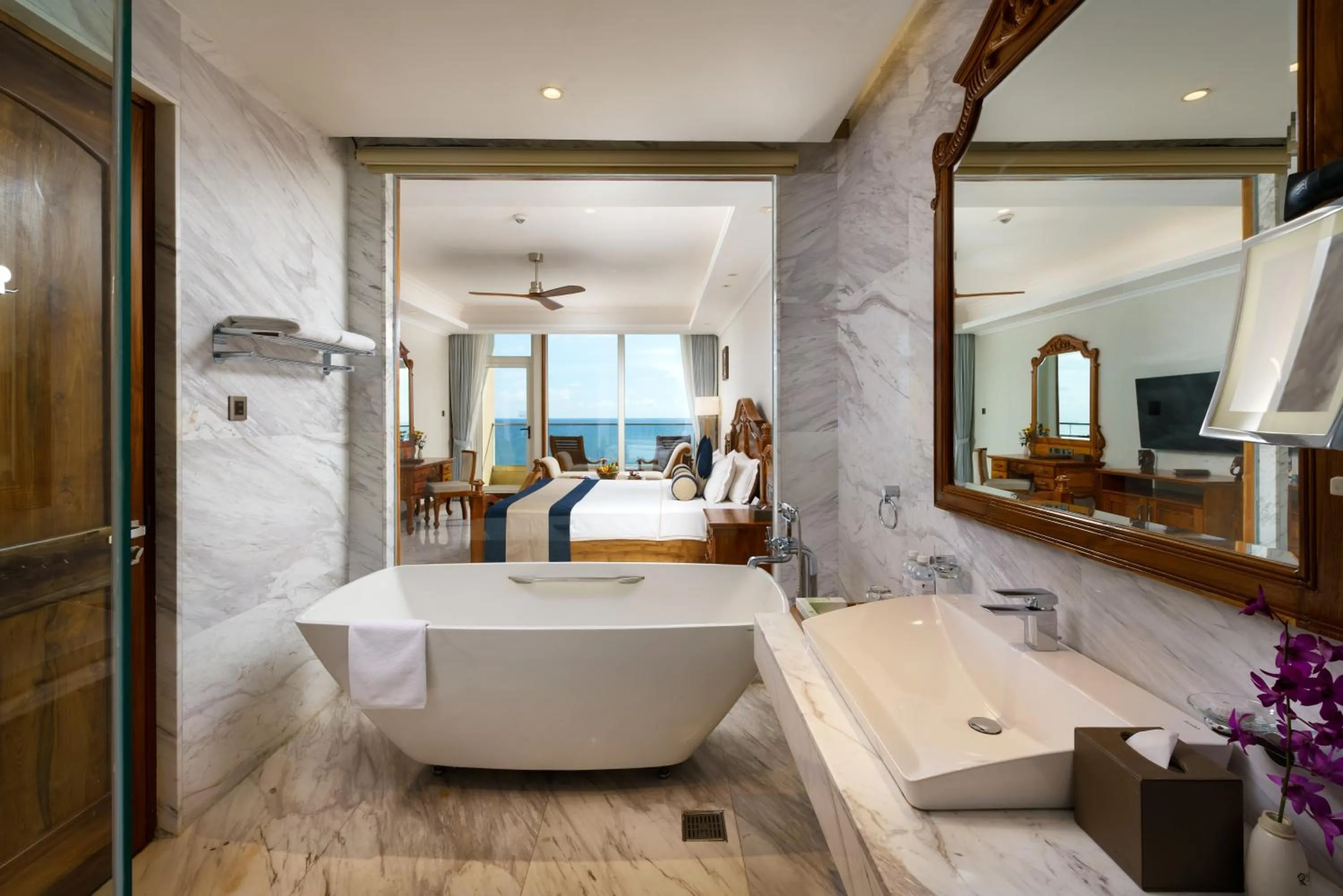 Photo of the whole room, Bed in Araliya Beach Resort & Spa Unawatuna- Where you meet the sea all year