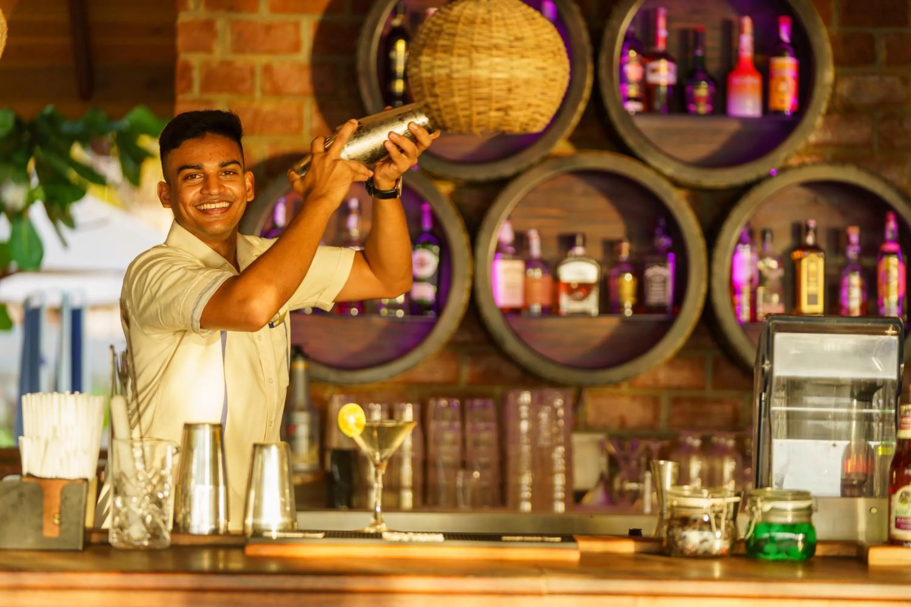 Lounge or bar in Araliya Beach Resort & Spa Unawatuna- Where you meet the sea all year