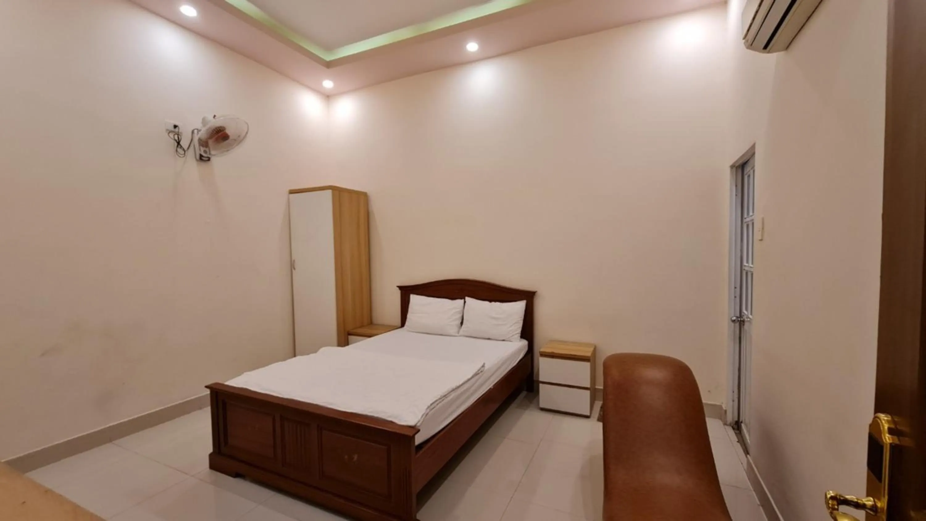 Property building, Bed in Sky Hotel