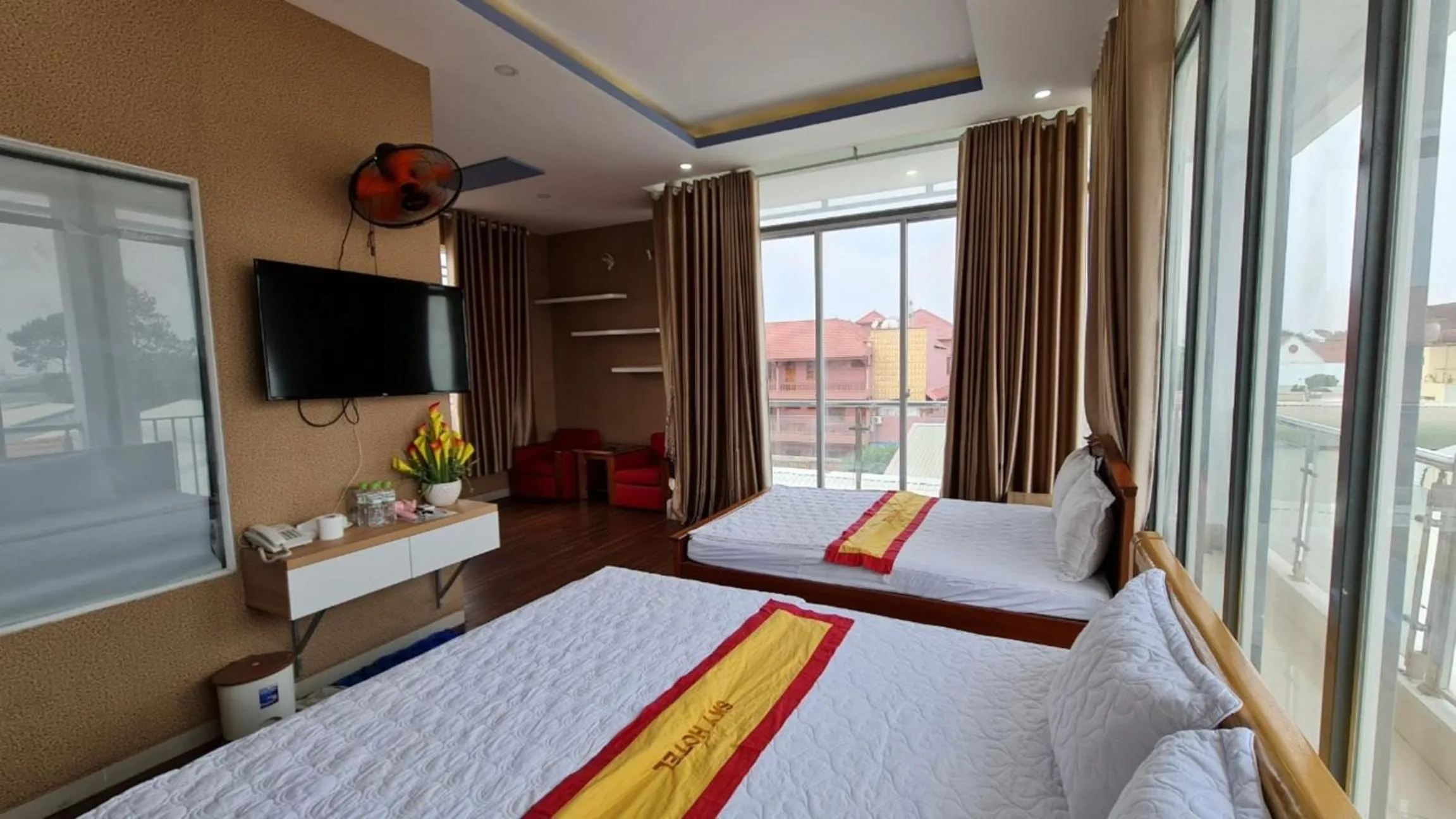 Property building, Bed in Sky Hotel