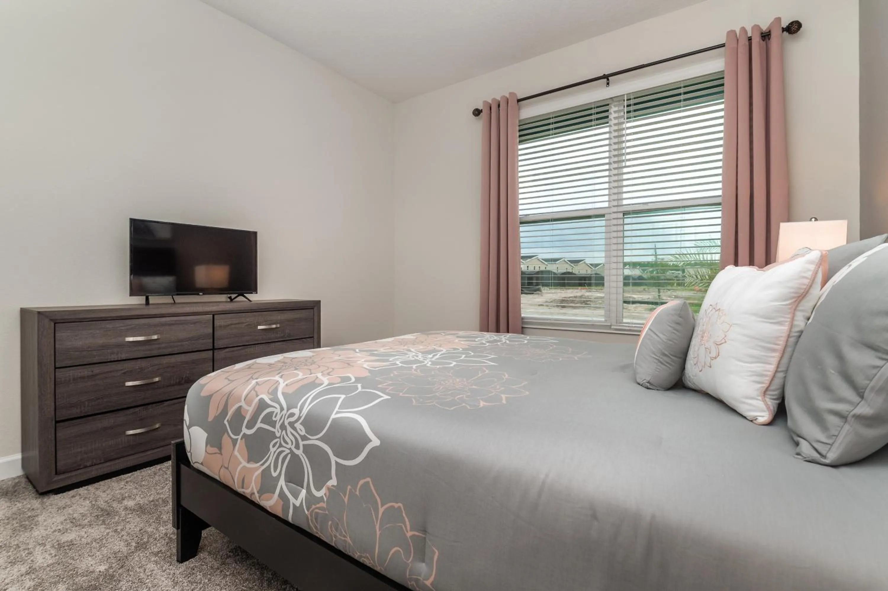 Bed in Villa wPrivate Pool &Themed Rooms, near Disney