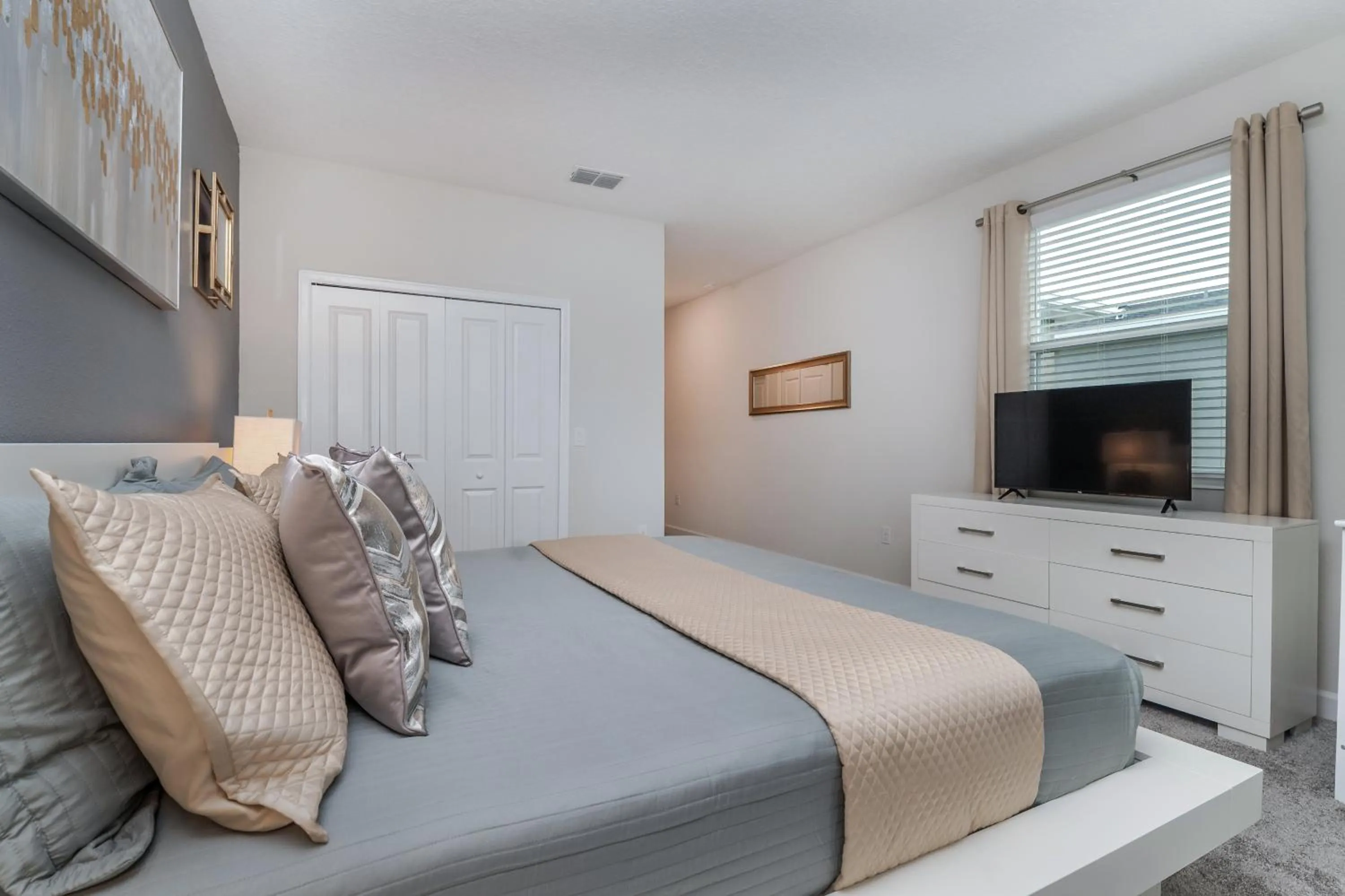 Bed in Villa wPrivate Pool &Themed Rooms, near Disney