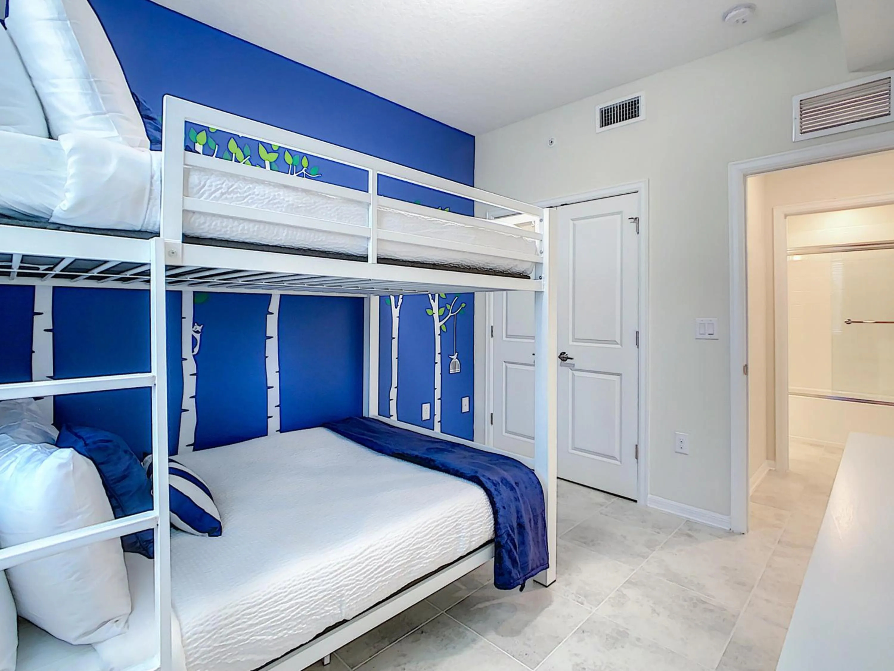 Bed in Updated Condo, 5 mi to Disney, On-site Water Park