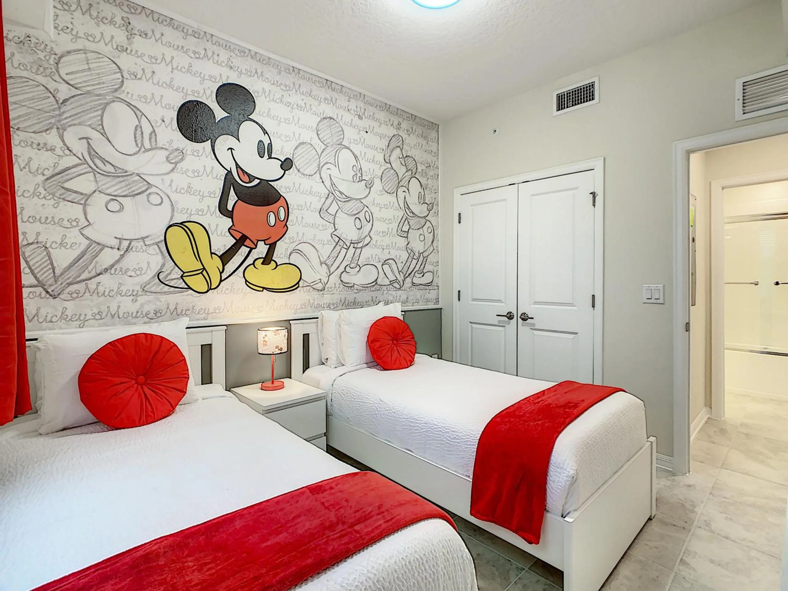 Bed in Modern Condo near Disney Foosball Water Park