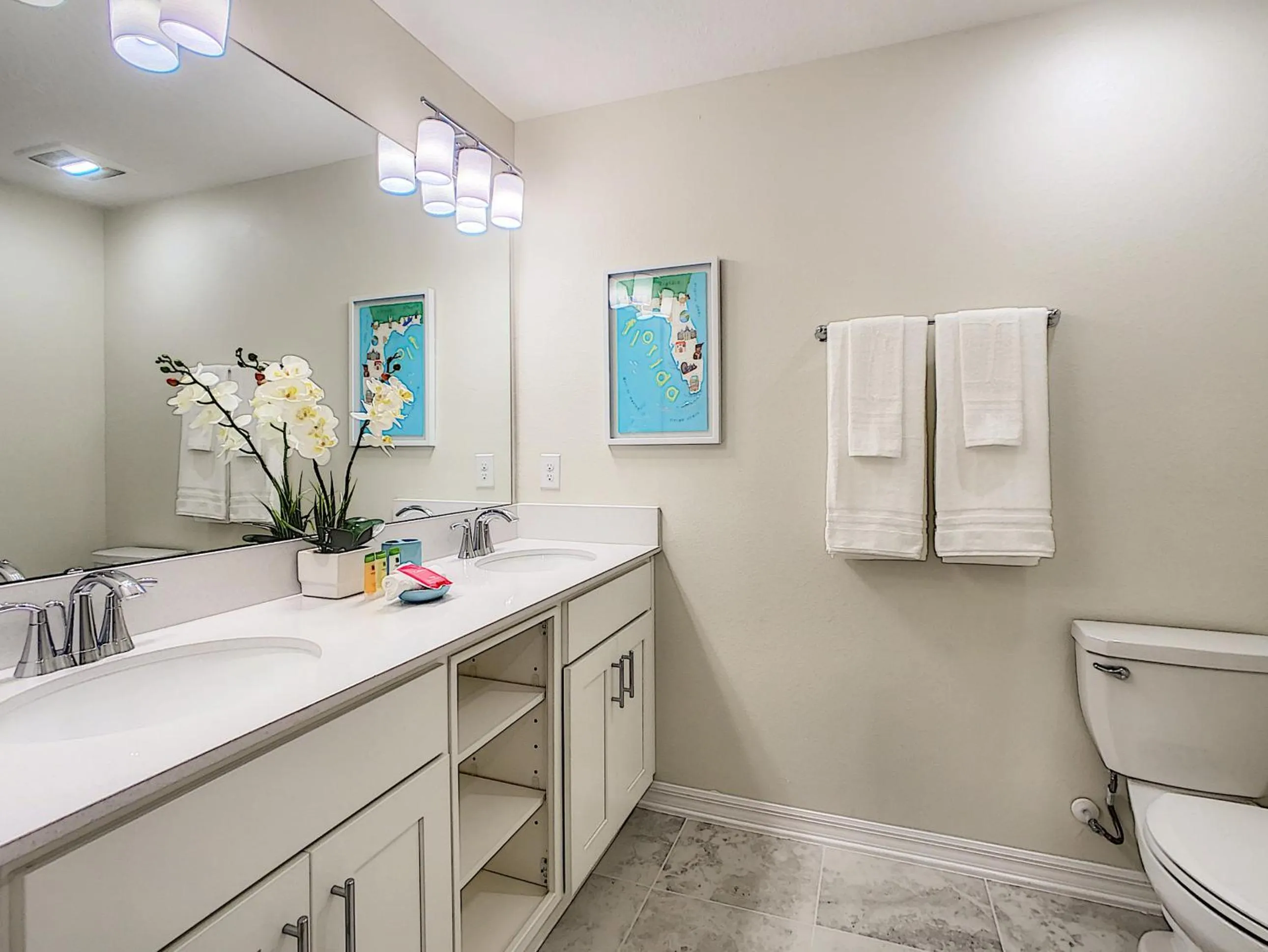 Modern Condo near Disney Foosball Water Park