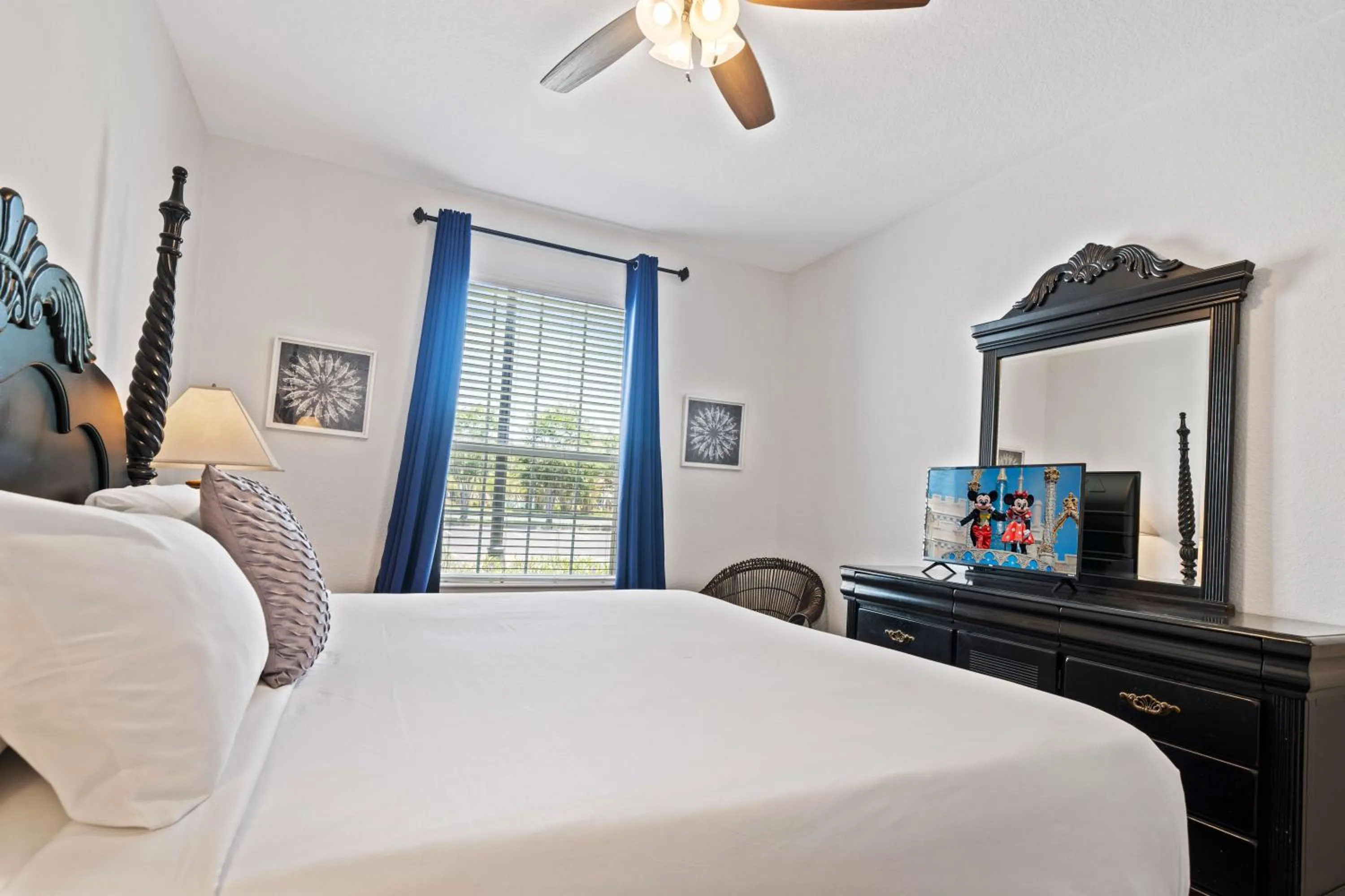 Bed in Renovated Condo by Convention Center & I-Drive