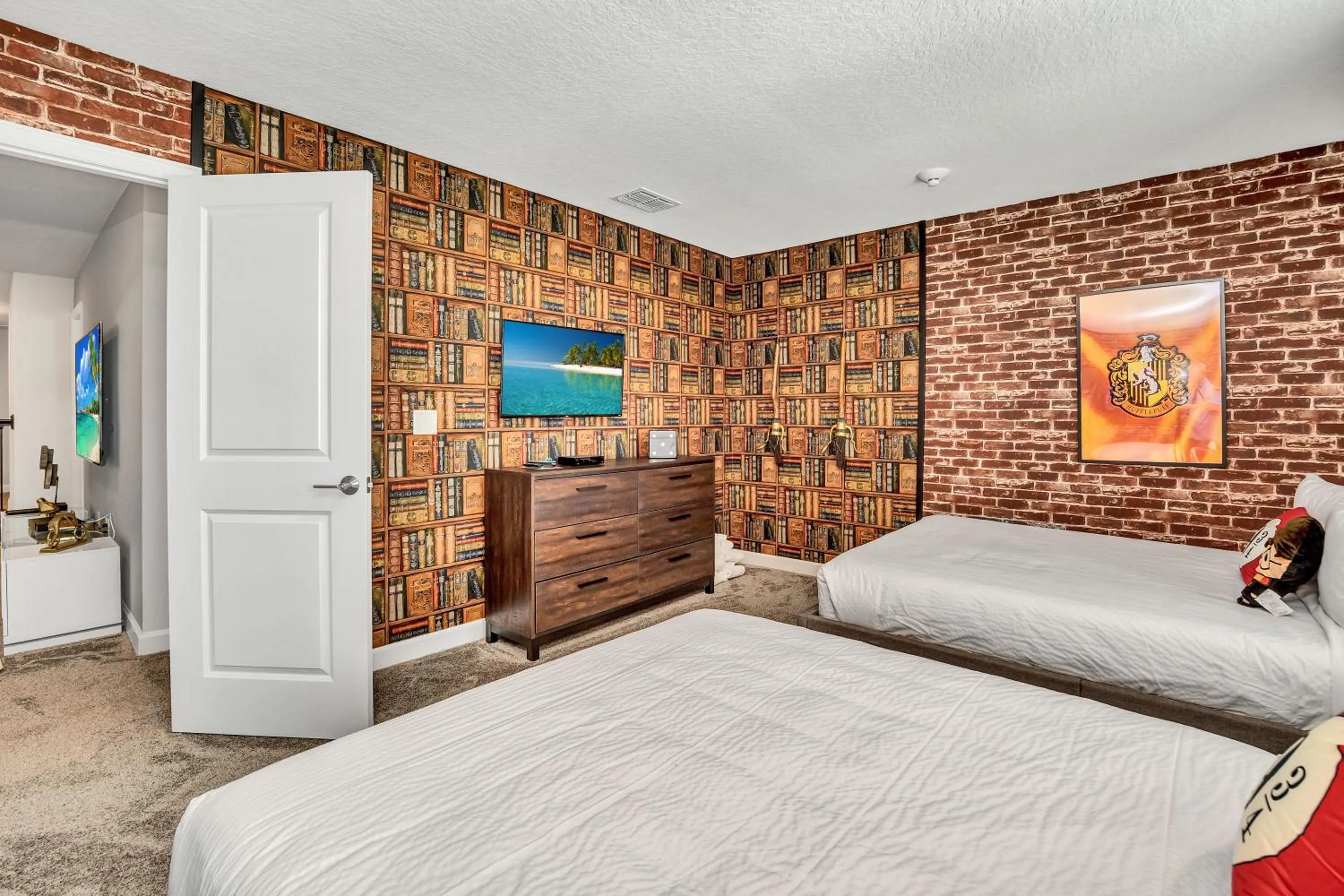 Bed in VILLA wPrivate Pool & Game Room near Disney