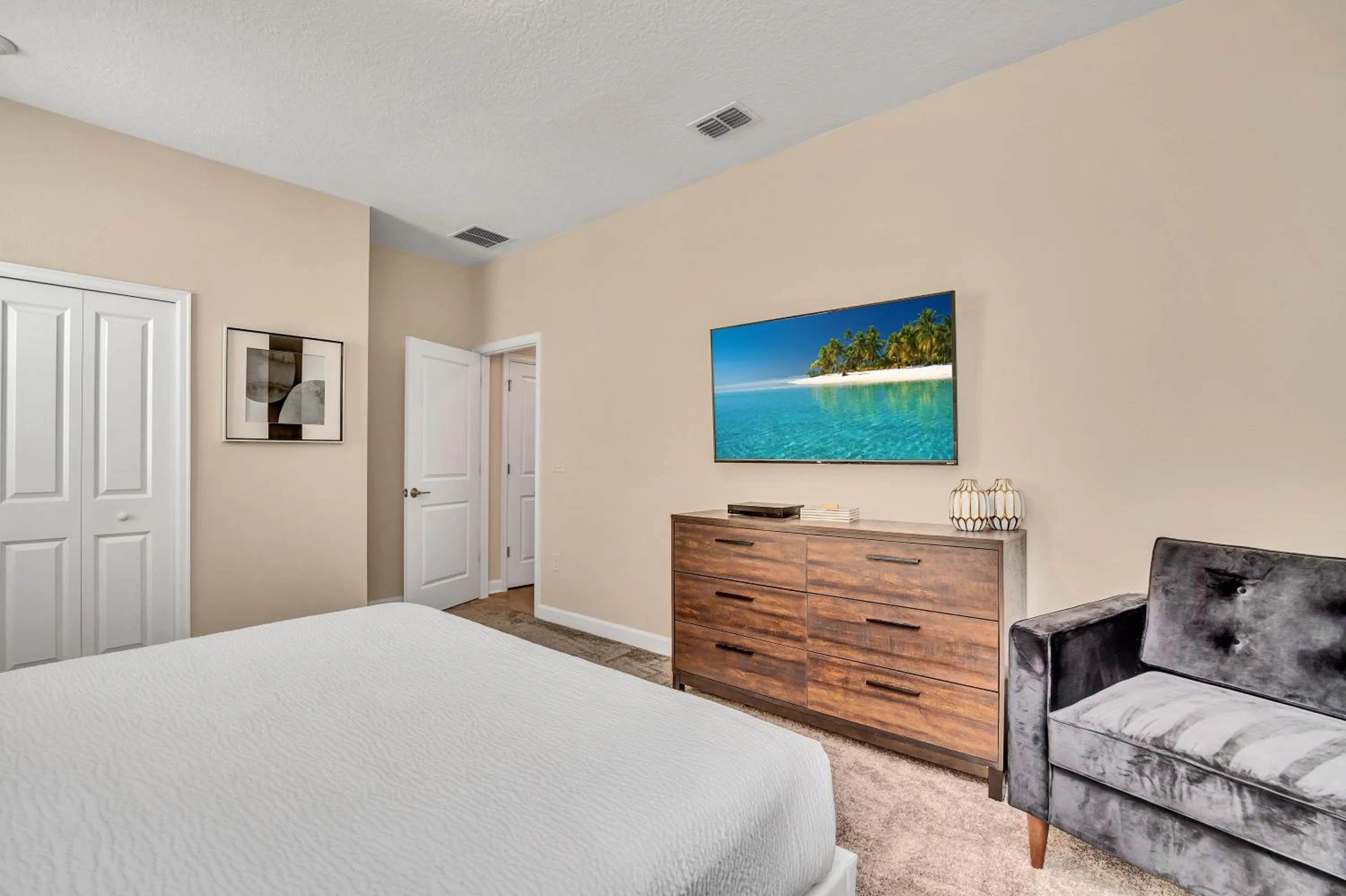 Bed in VILLA wPrivate Pool & Game Room near Disney