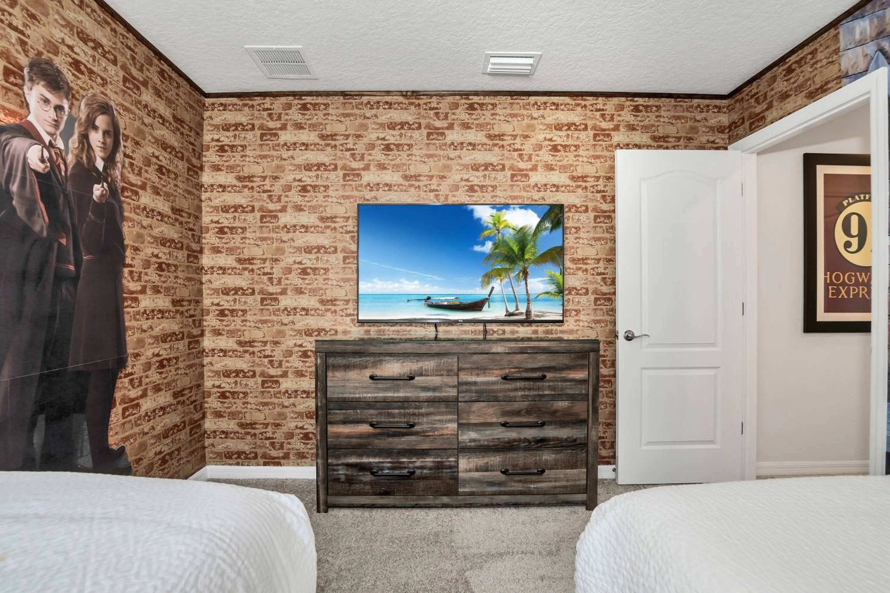 Private Pool Villa wPool Table, On-Site WaterPark