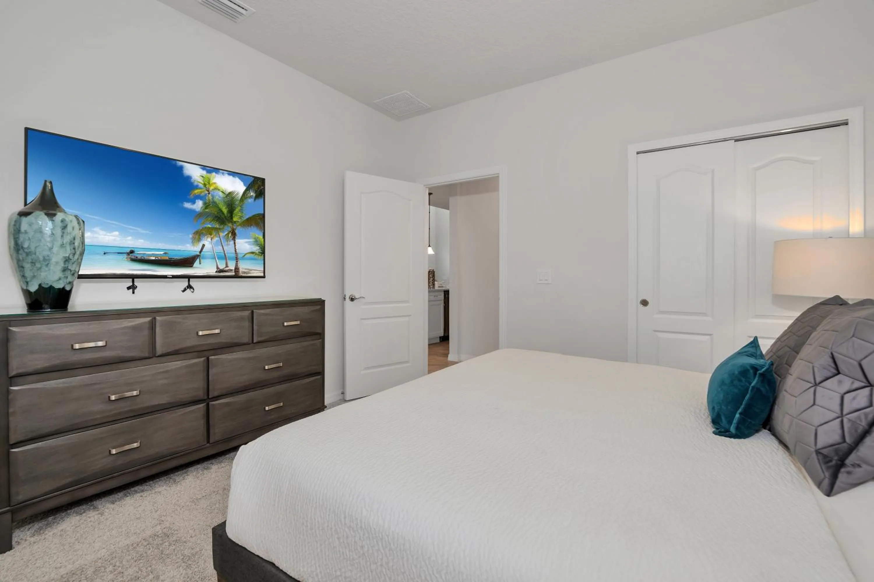 Bed in Private Pool Villa wPool Table, On-Site WaterPark