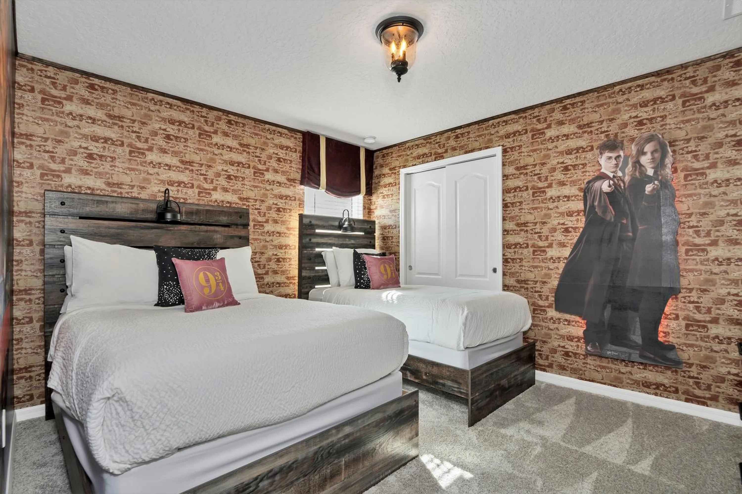 Bed in Private Pool Villa wPool Table, On-Site WaterPark