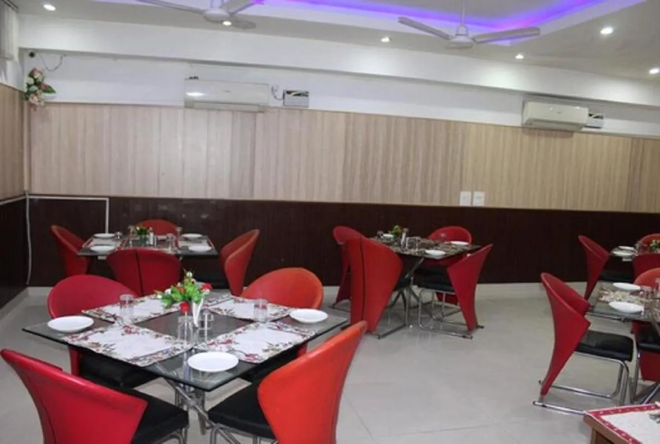 Restaurant/places to eat in Lime Tree Hotel Sushant Lok Gurgaon Sector 29 Next to IFFCO CHOWK metro
