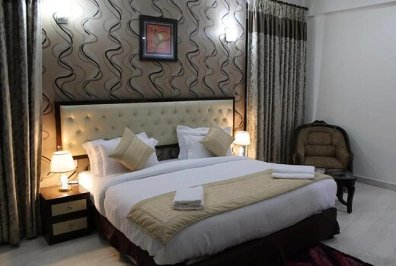 Bedroom, Bed in Lime Tree Hotel Sushant Lok Gurgaon Sector 29 Next to IFFCO CHOWK metro