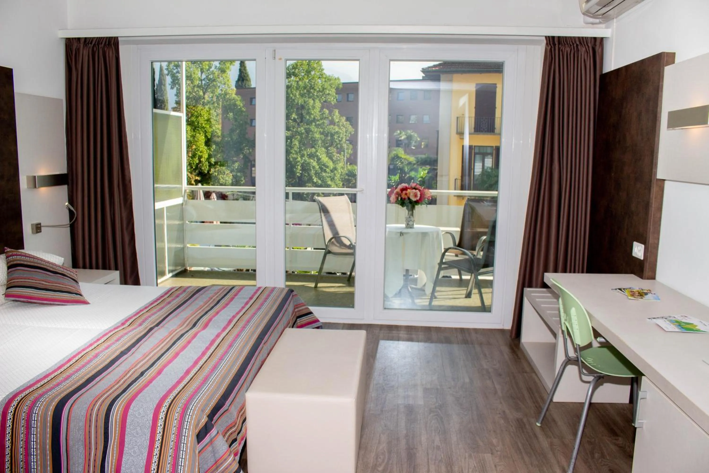 Bedroom, Bed in Colorado Hotel