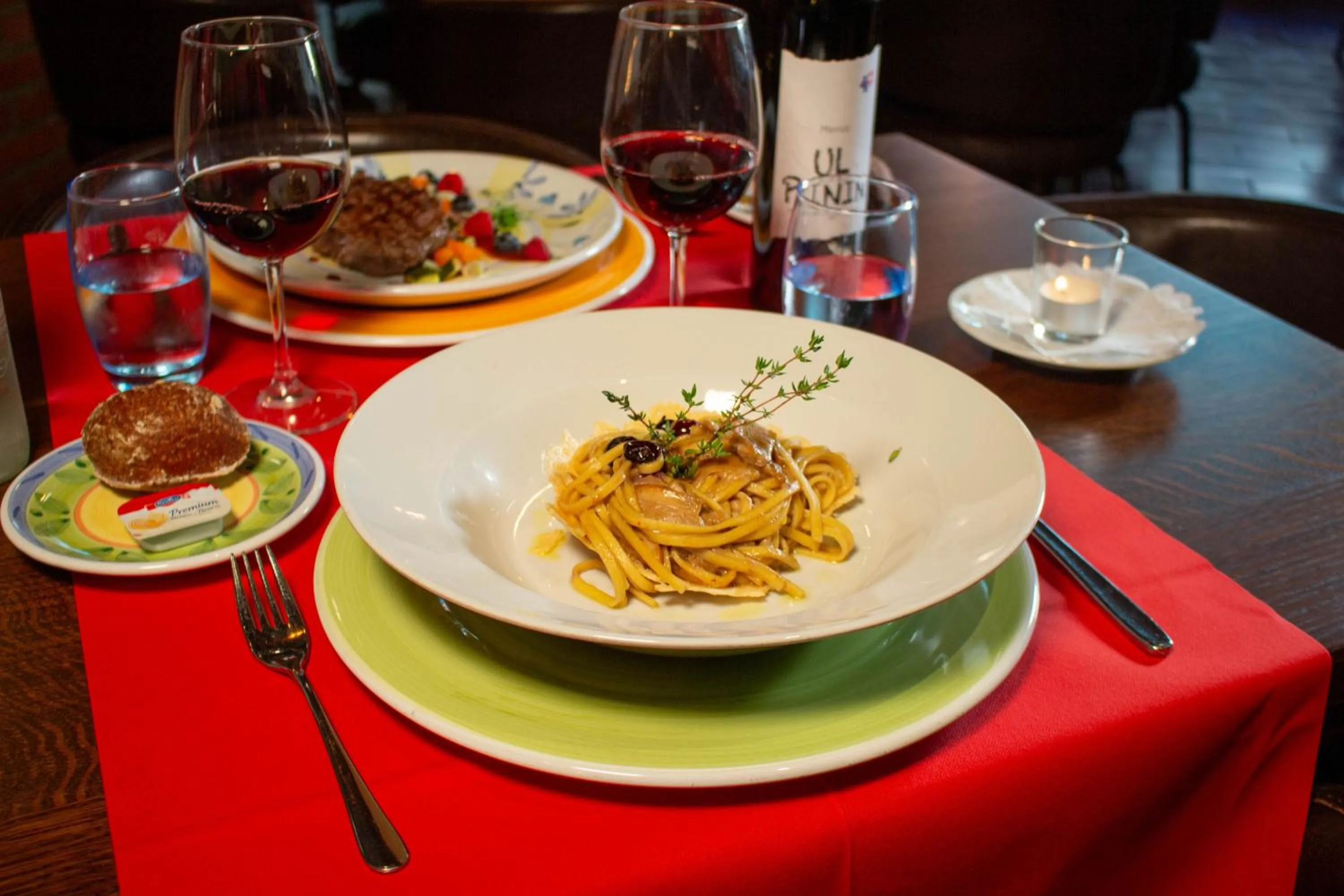 Restaurant/places to eat in Colorado Hotel