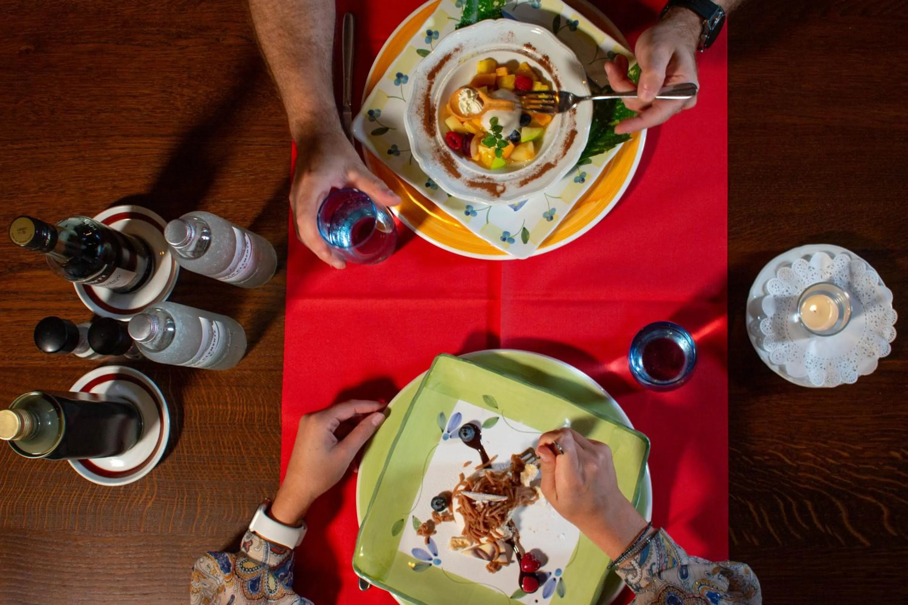 Restaurant/places to eat in Colorado Hotel