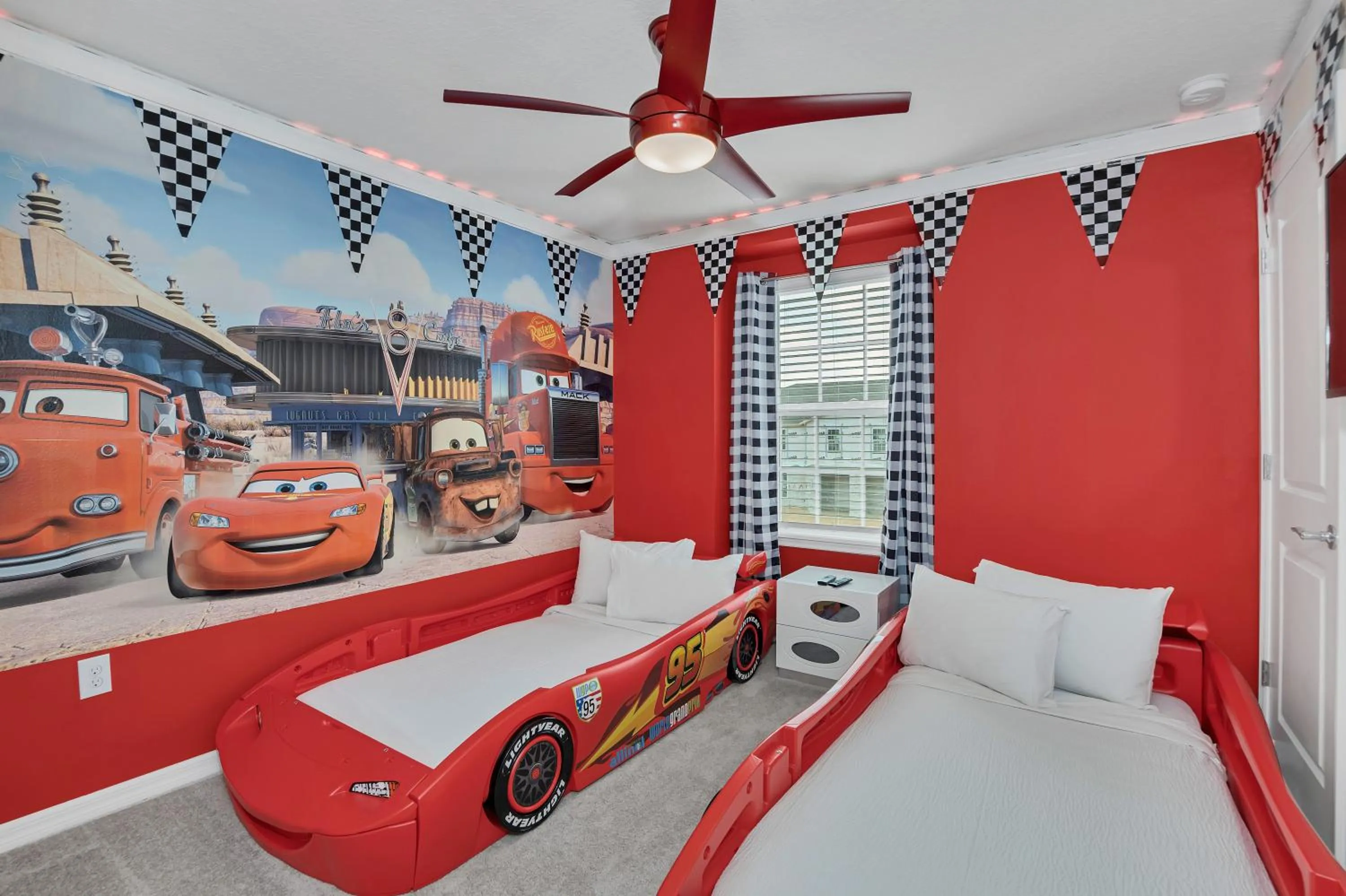 Bed in Townhome wPrivate Pool & Themed Rooms, near WDW