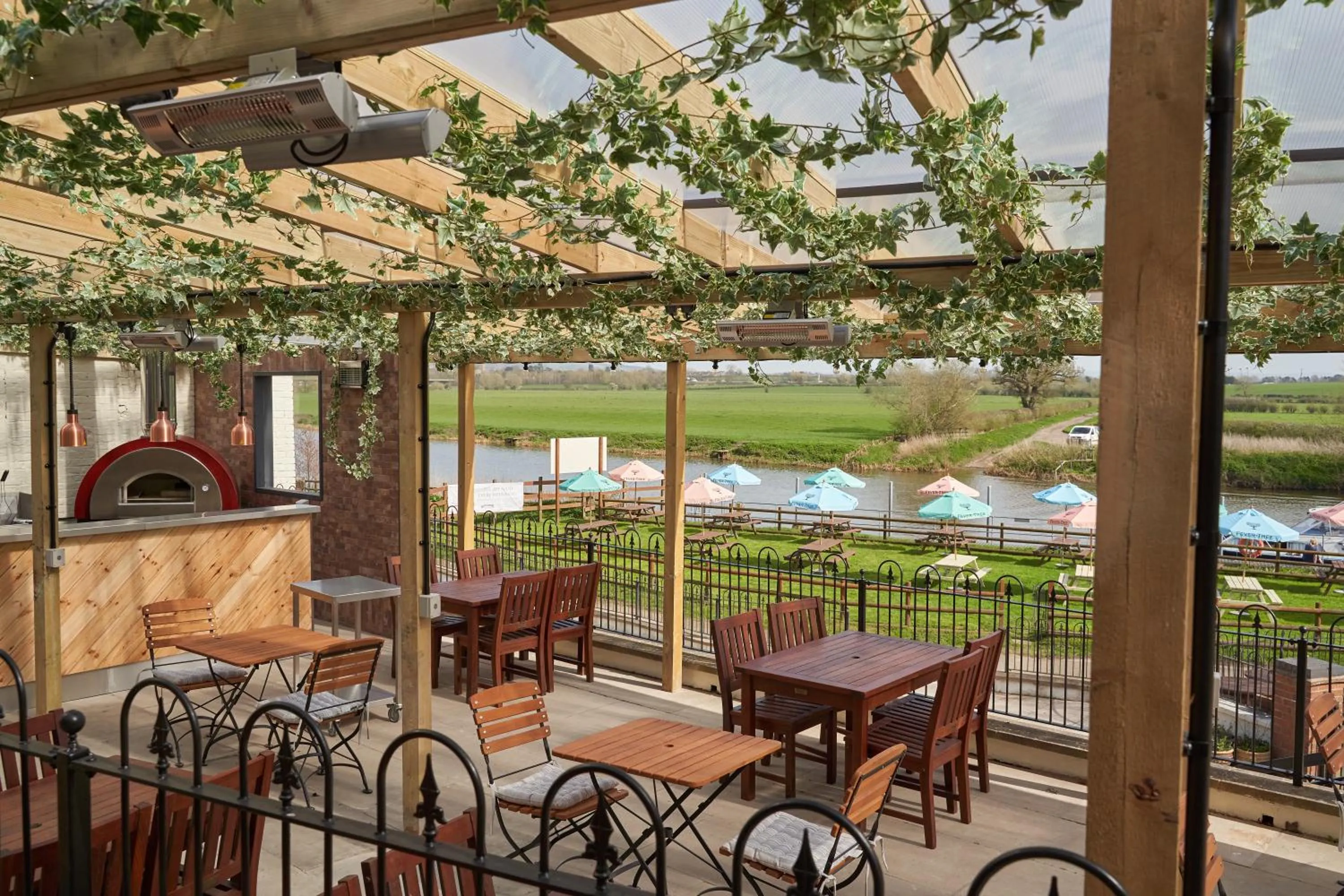 Restaurant/places to eat in The Fleet Inn