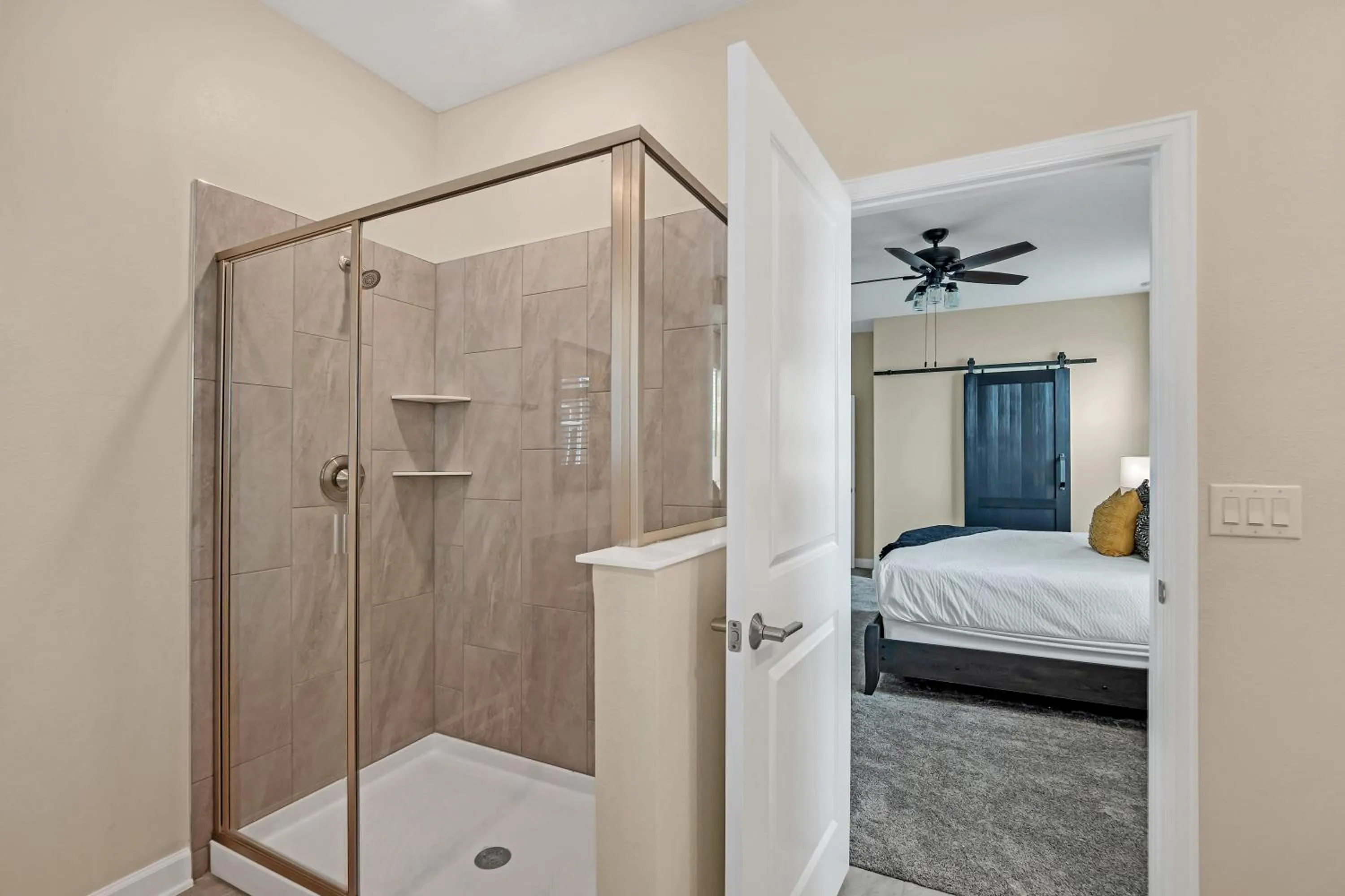 Bed in LARGE Villa, Private PoolGAME ROOMMovie Theater