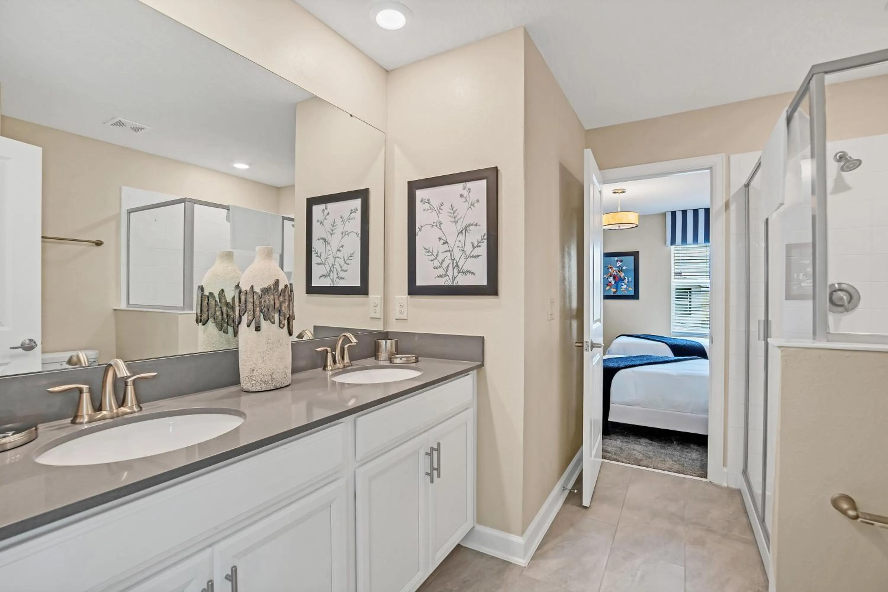 Bed in LARGE Villa, Private PoolGAME ROOMMovie Theater