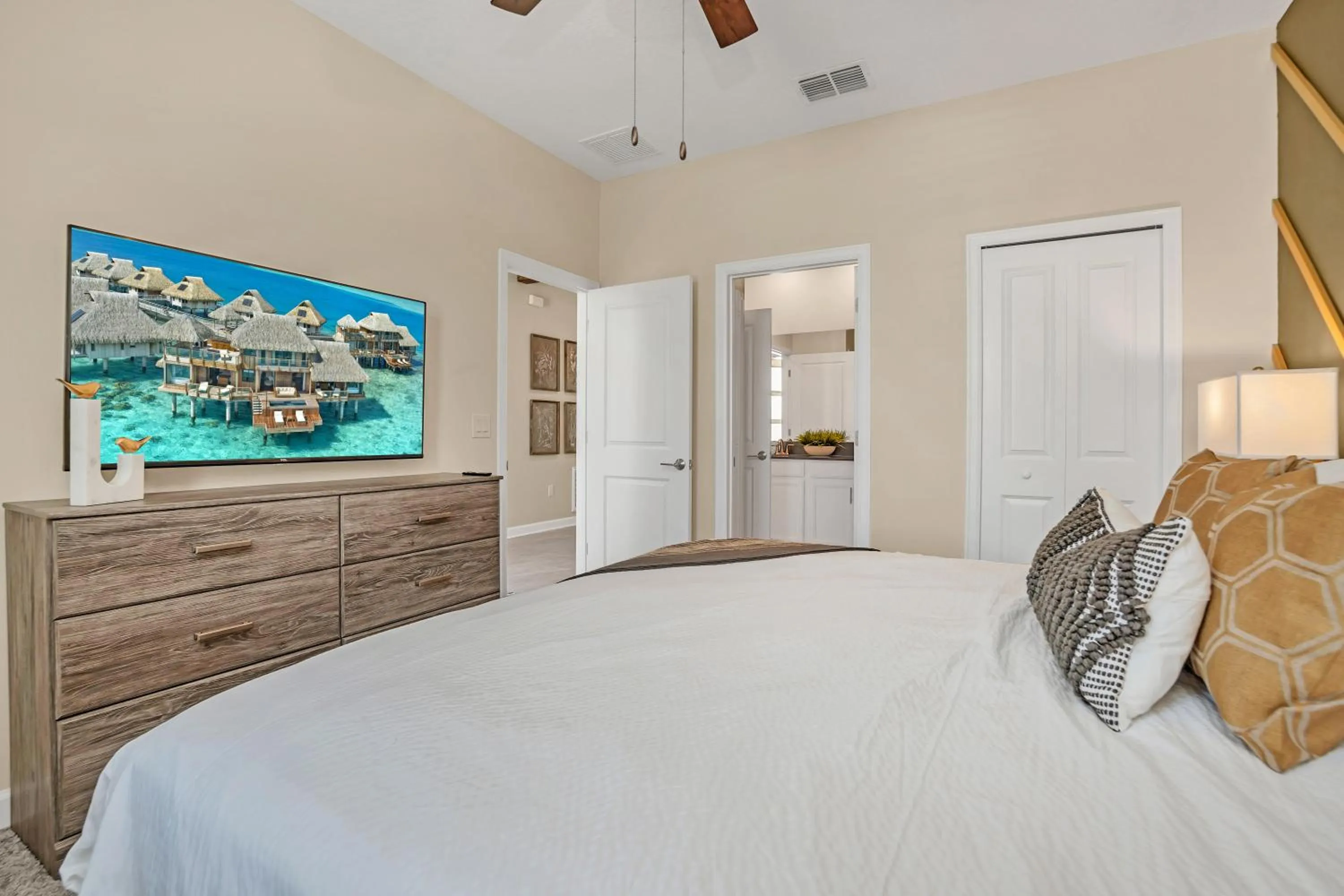 Bed in LARGE Villa, Private PoolGAME ROOMMovie Theater