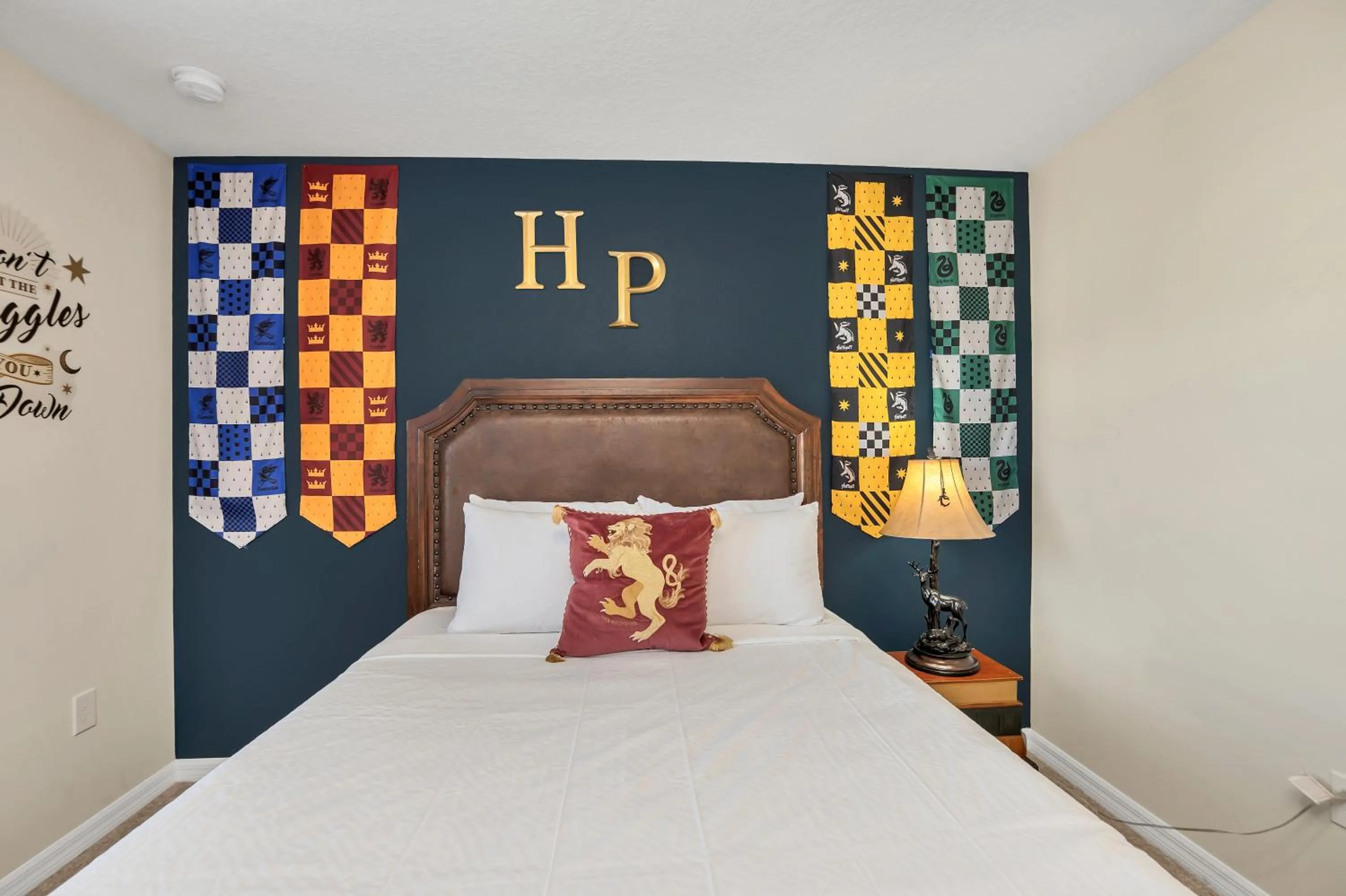 Bed in Private Villa wPool, BBQ,FREE Water Park Access