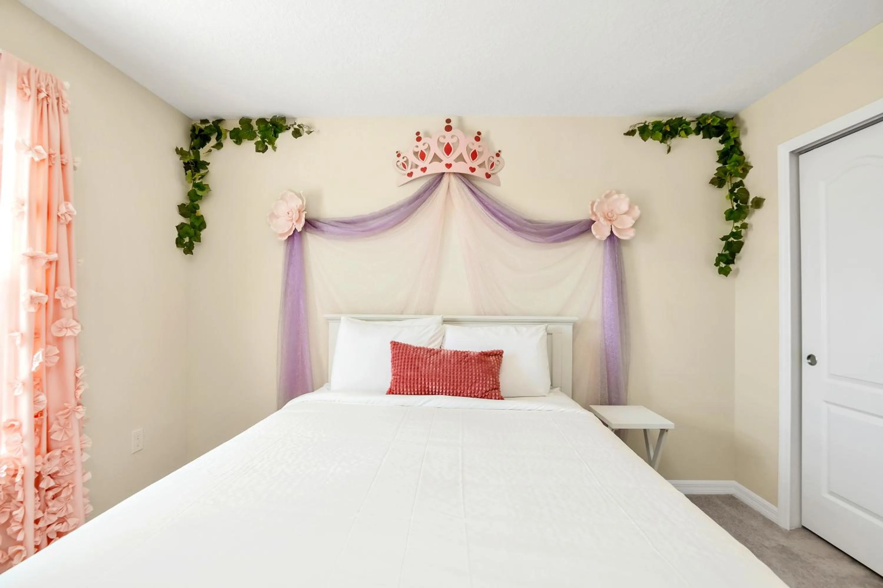 Bed in Private Villa wPool, BBQ,FREE Water Park Access