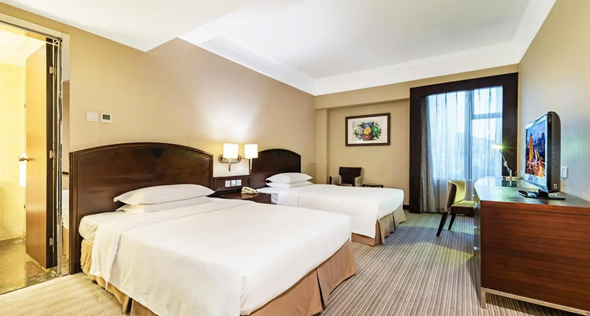 Photo of the whole room, Bed in Millennium Harbourview Hotel Xiamen-Near Metro Station & Zhongshan Road Photo of the whole room, Bed in Millennium Harbourview Hotel Xiamen-Near Metro Station & Zhongshan Road