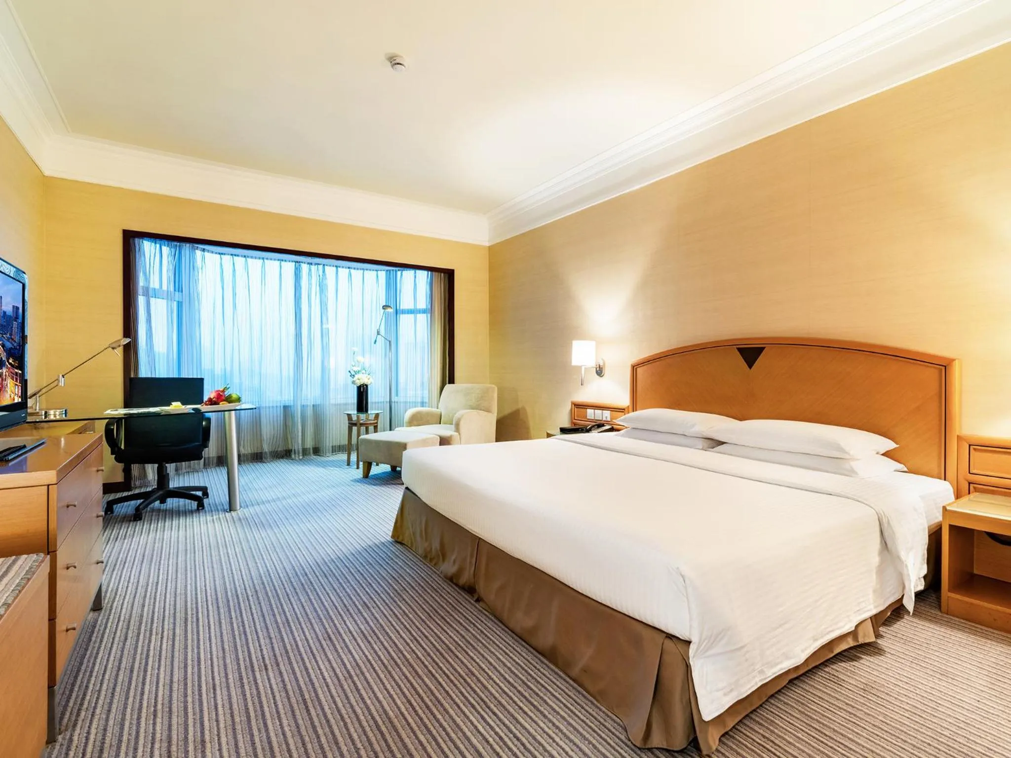 Photo of the whole room, Bed in Millennium Harbourview Hotel Xiamen