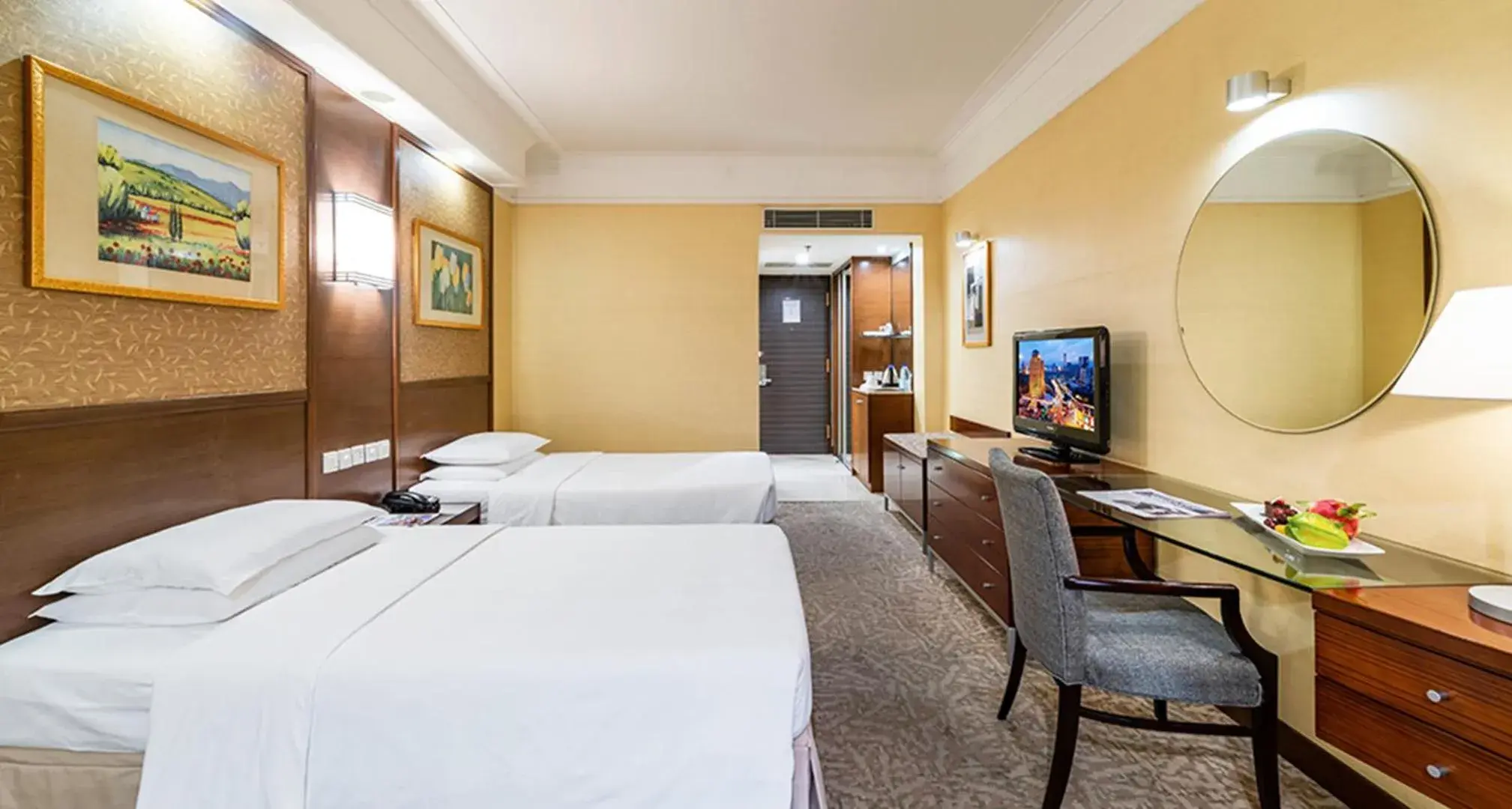 Photo of the whole room, Bed in Millennium Harbourview Hotel Xiamen-Near Metro Station & Zhongshan Road Photo of the whole room, Bed in Millennium Harbourview Hotel Xiamen-Near Metro Station & Zhongshan Road