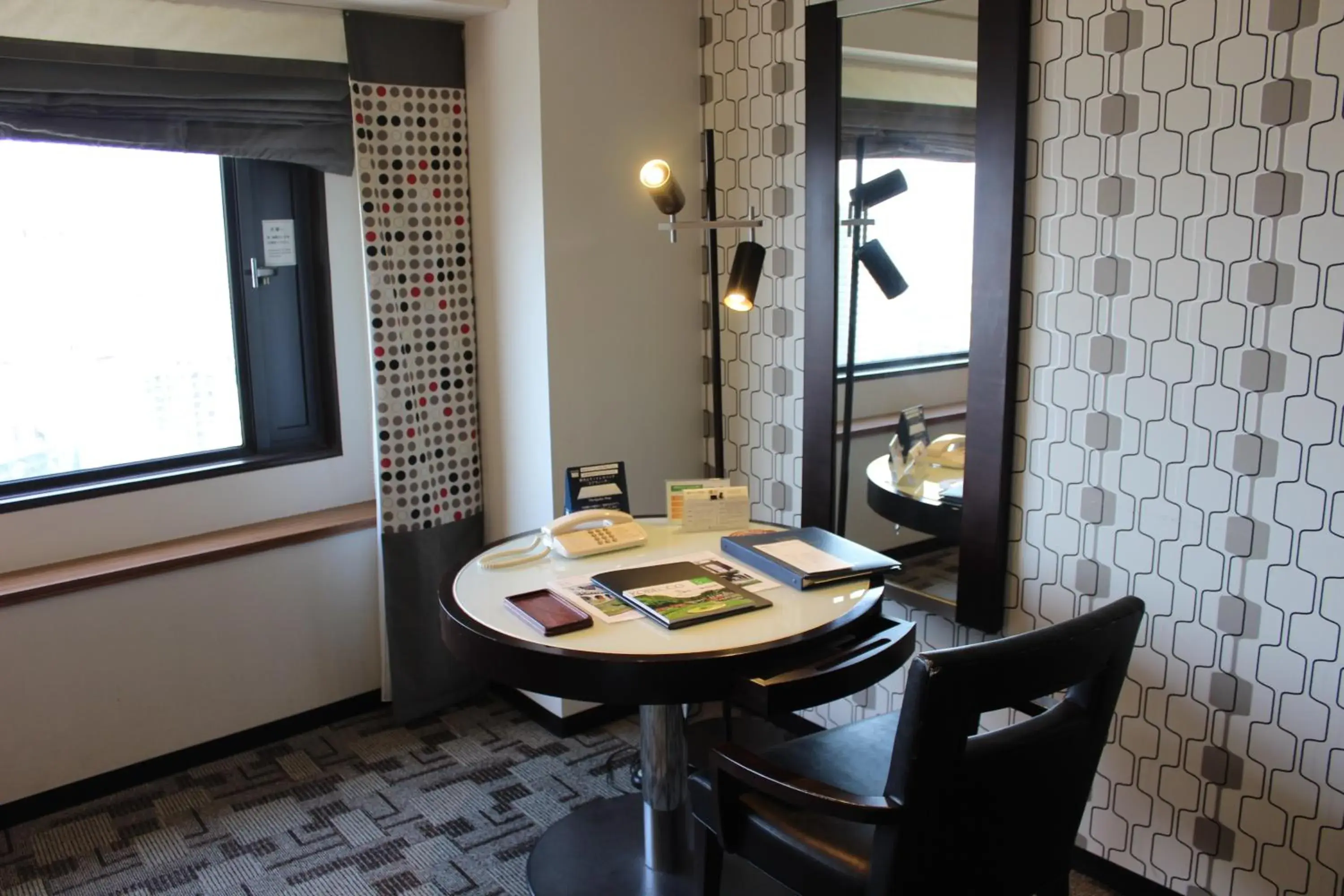 Twin Room with Extra Bed - Main Building (20F-23F) - Non-Smoking in Kobe Portopia Hotel Twin Room with Extra Bed - Main Building (20F-23F) - Non-Smoking in Kobe Portopia Hotel