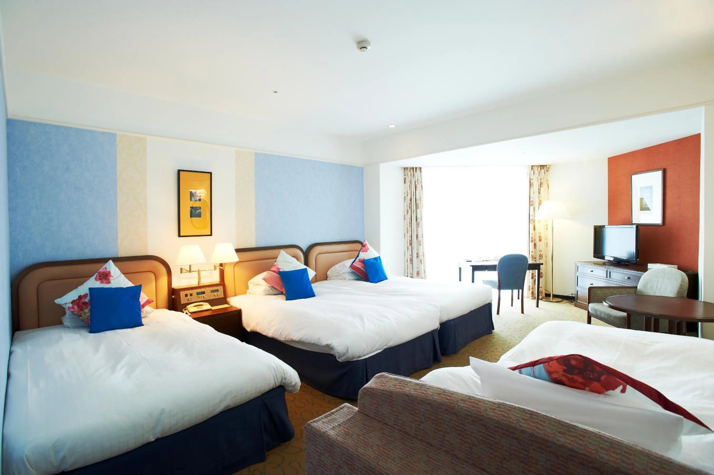 Photo of the whole room, Bed in Kobe Portopia Hotel