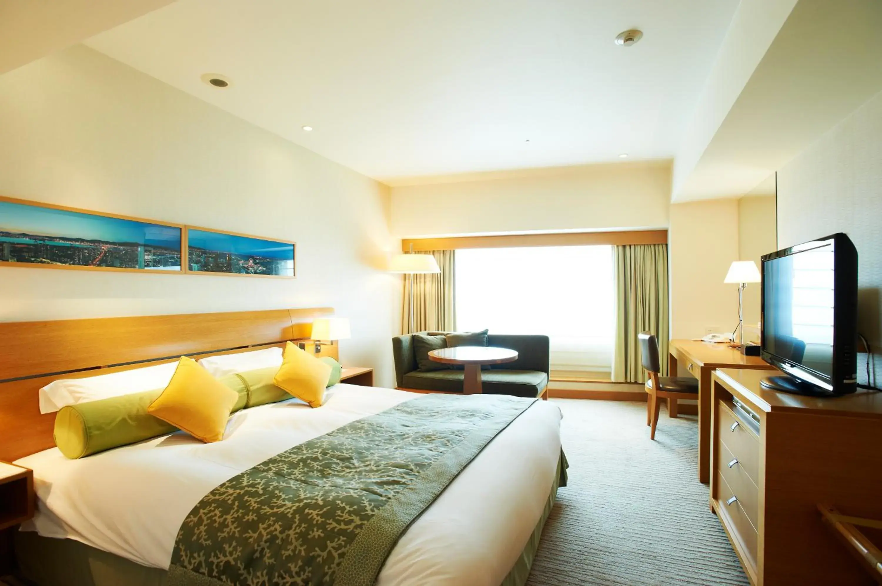 Photo of the whole room, Bed in Kobe Portopia Hotel Photo of the whole room, Bed in Kobe Portopia Hotel