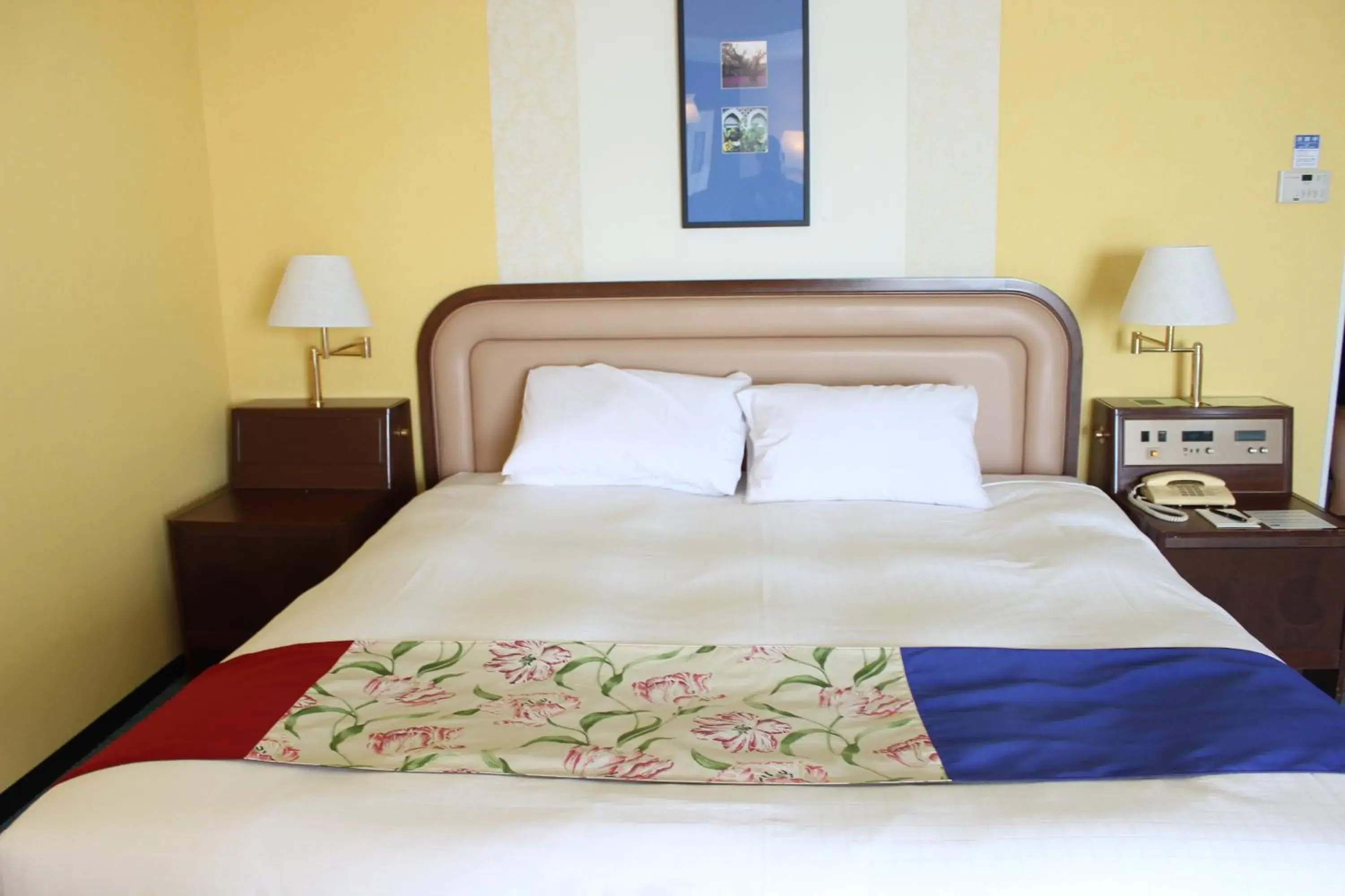 Deluxe Queen Room with Balcony - Non-Smoking - South Wing in Kobe Portopia Hotel Deluxe Queen Room with Balcony - Non-Smoking - South Wing in Kobe Portopia Hotel