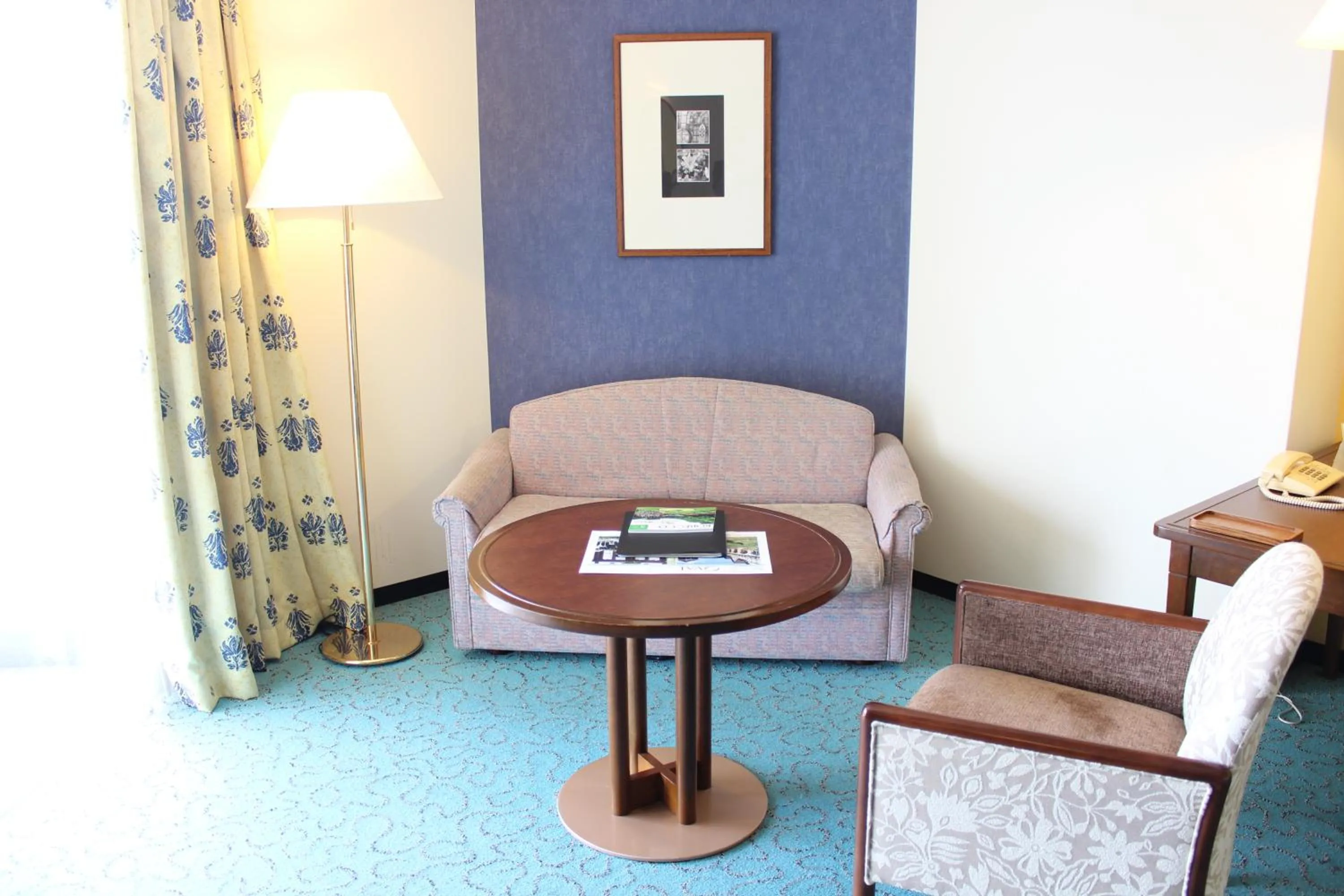 Seating area in Kobe Portopia Hotel