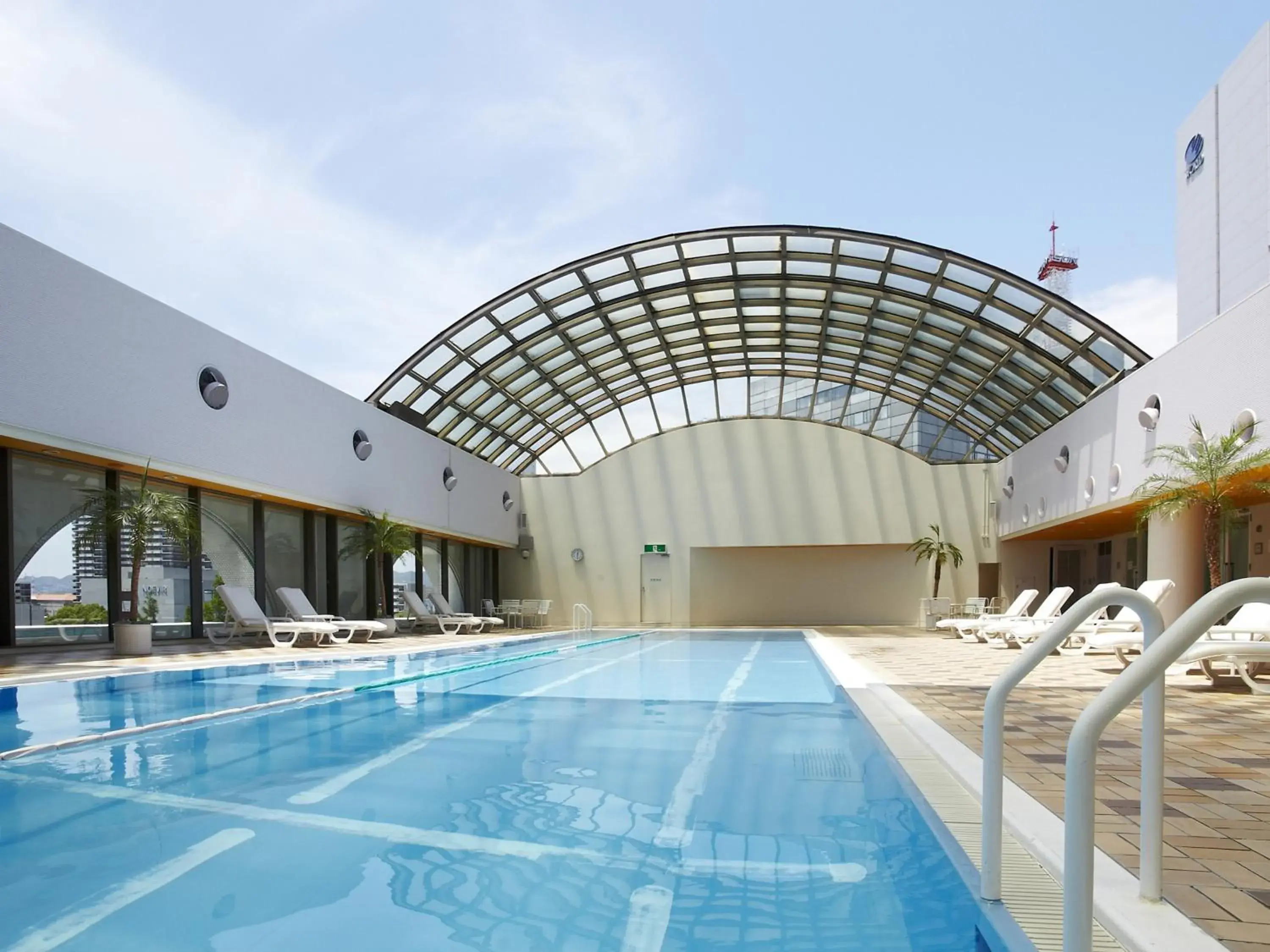 Swimming pool in Kobe Portopia Hotel Swimming pool in Kobe Portopia Hotel