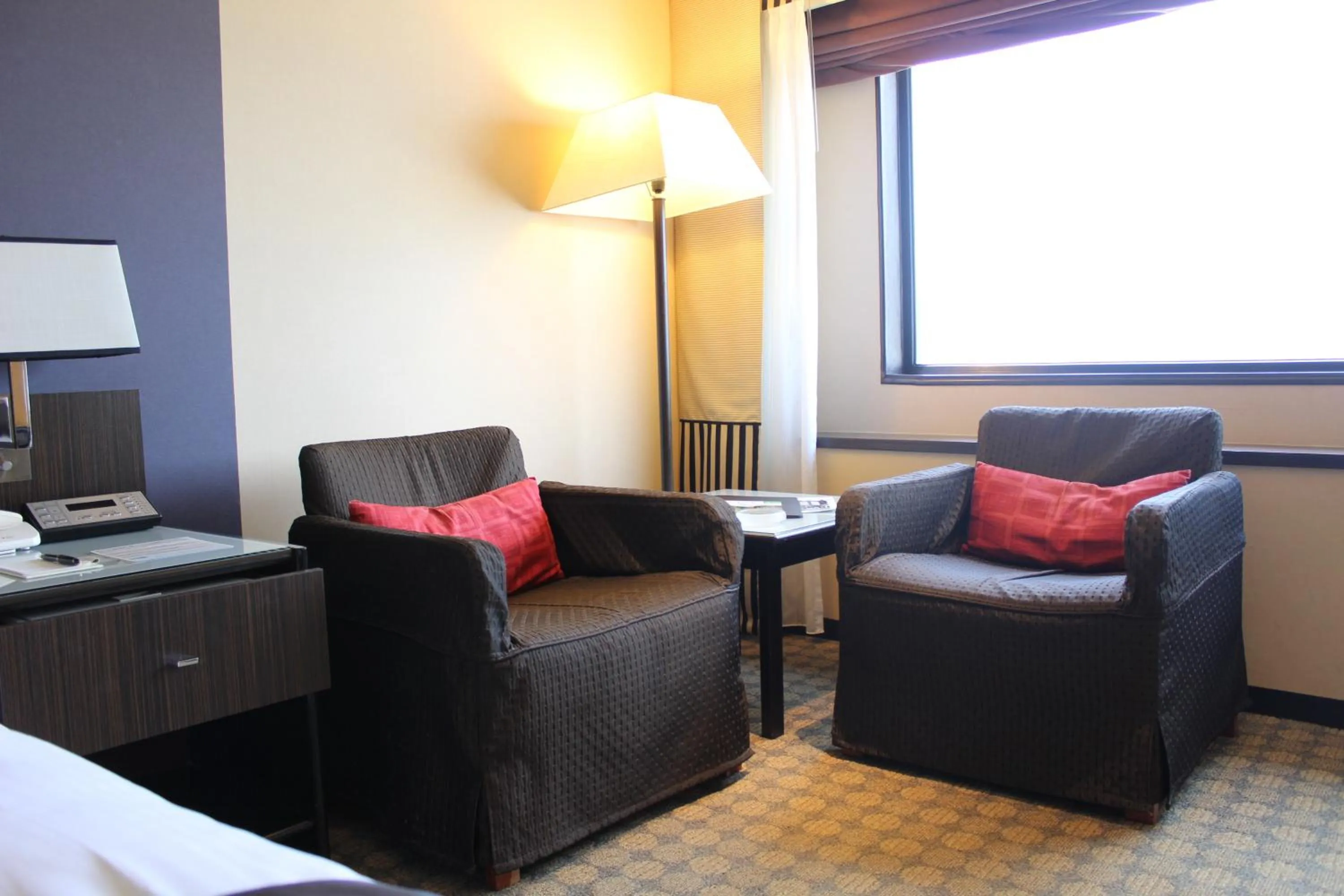 Seating area in Kobe Portopia Hotel