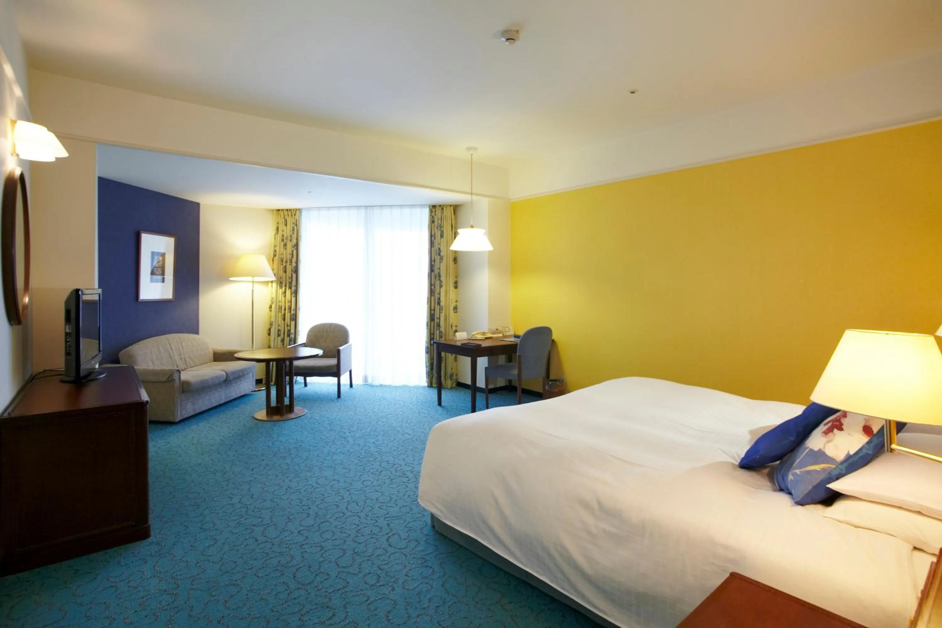 Photo of the whole room, Bed in Kobe Portopia Hotel