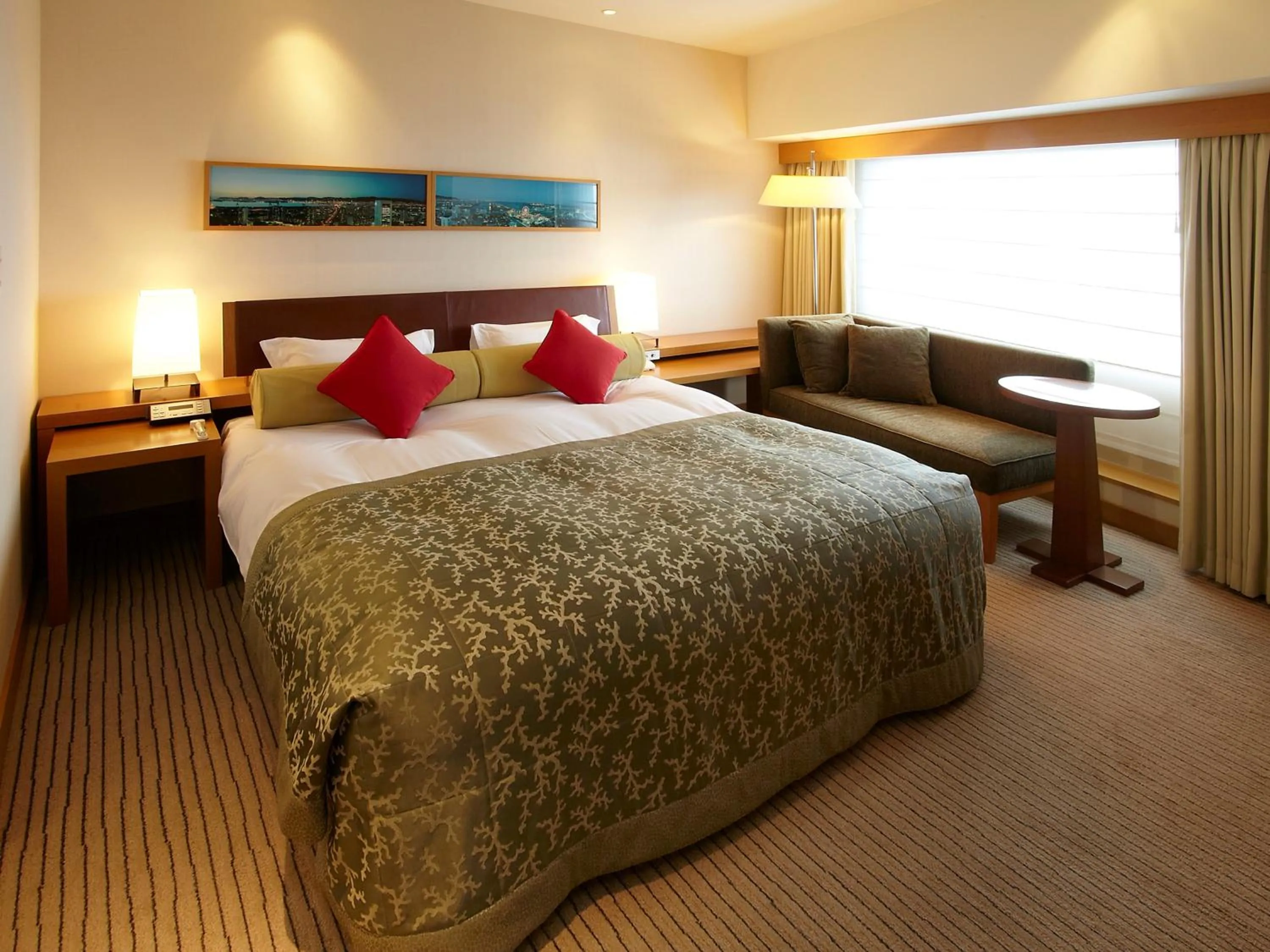 Photo of the whole room, Bed in Kobe Portopia Hotel