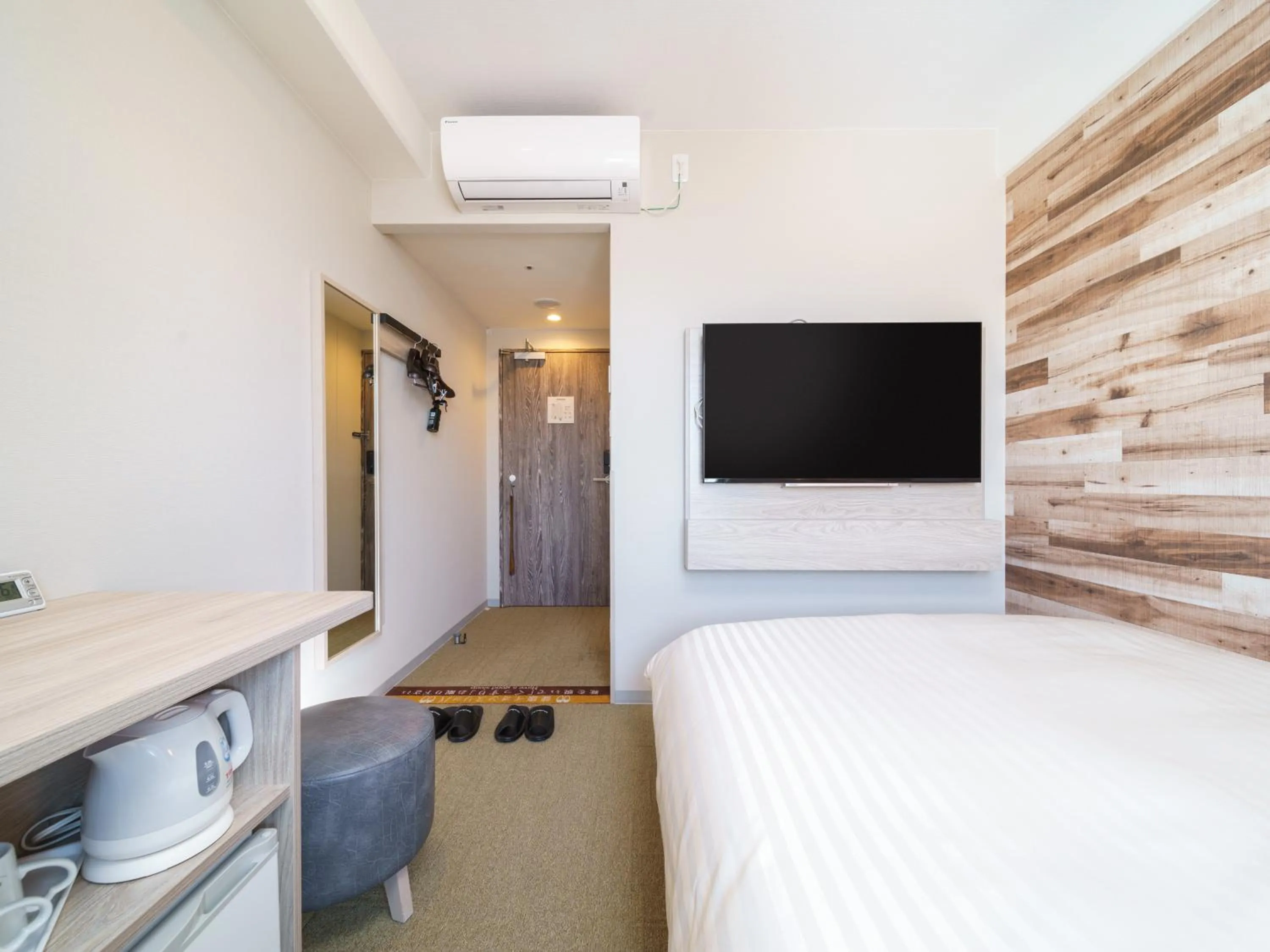 Bed in Super Hotel Kyoto Shijokawaramachi