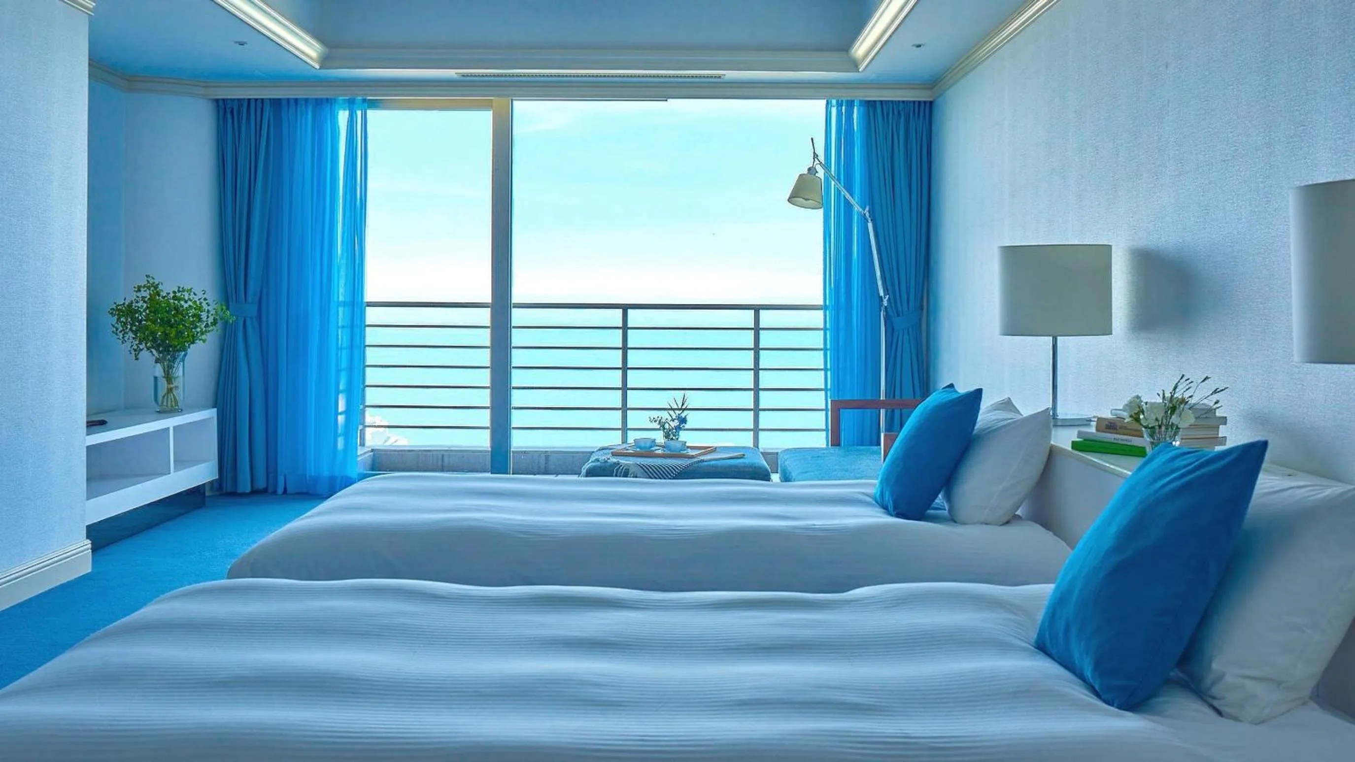 Bed in RISONARE Atami