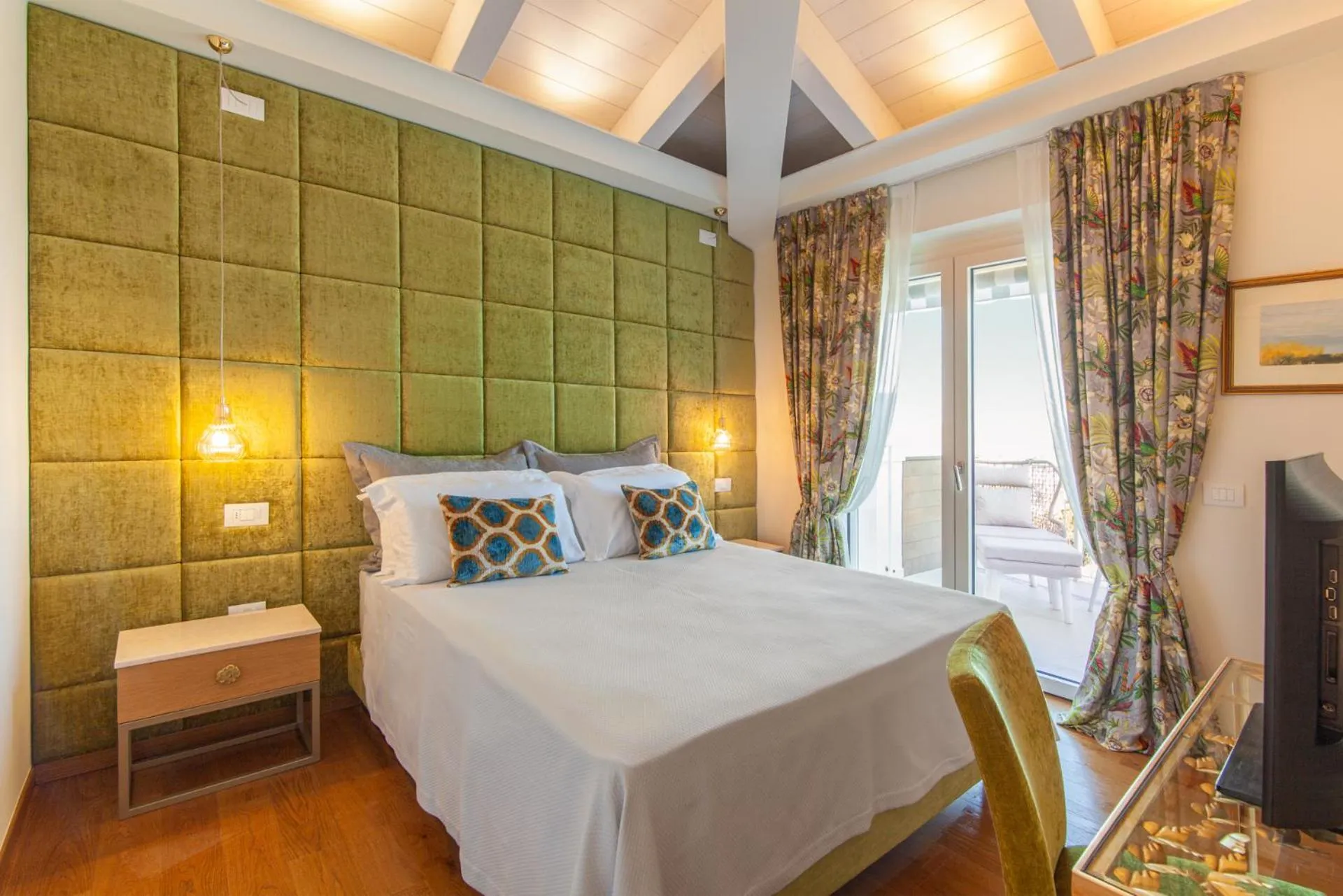 Bedroom, Bed in Villa Francesca Relais