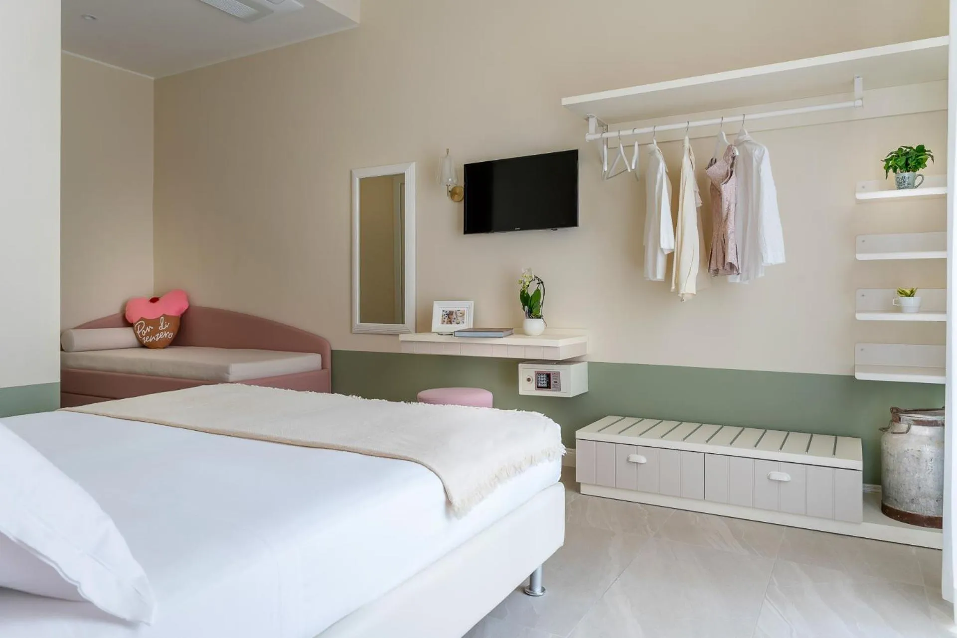 Bed in Pan di Zenzero Icecream Hotel