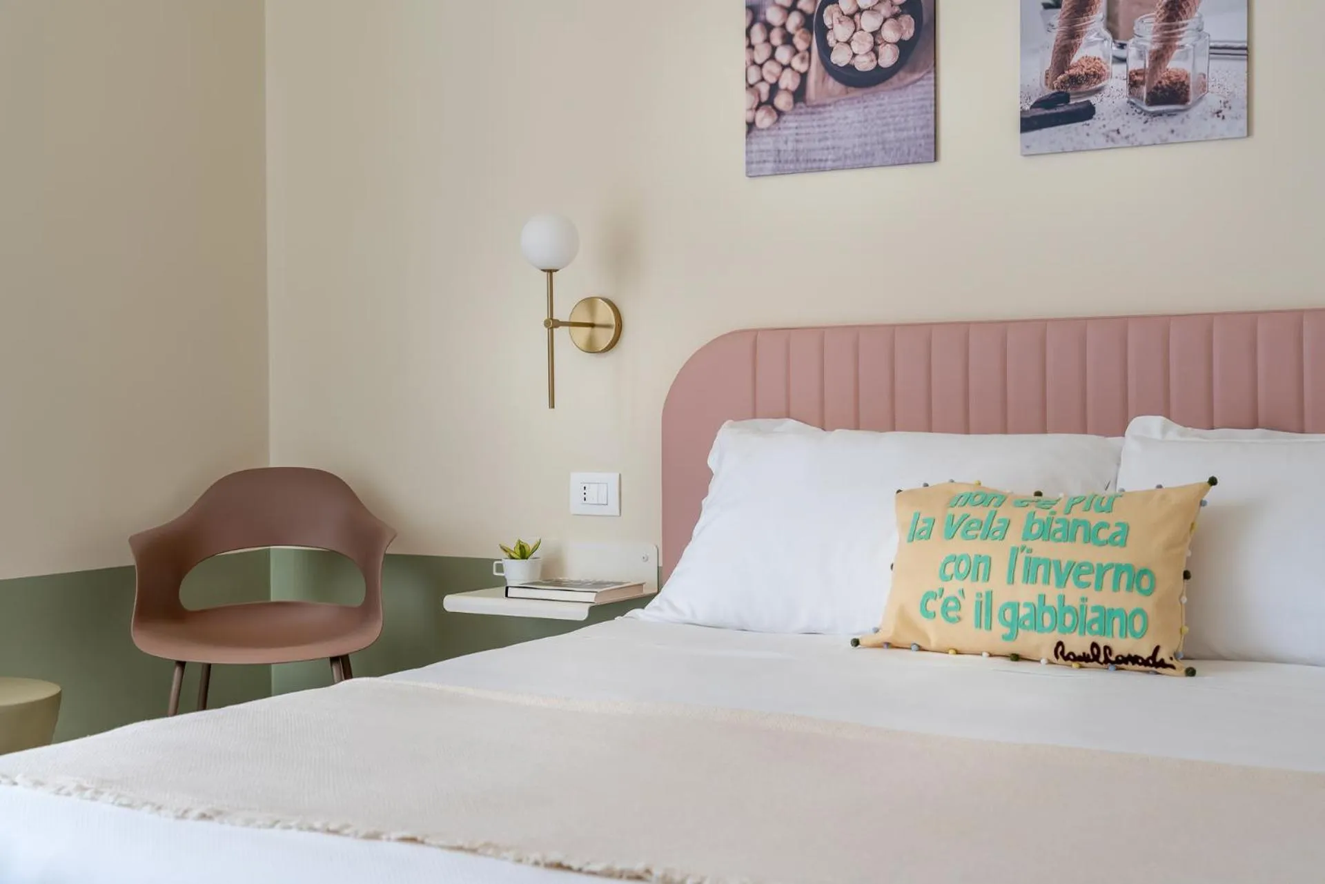 Bed in Pan di Zenzero Icecream Hotel