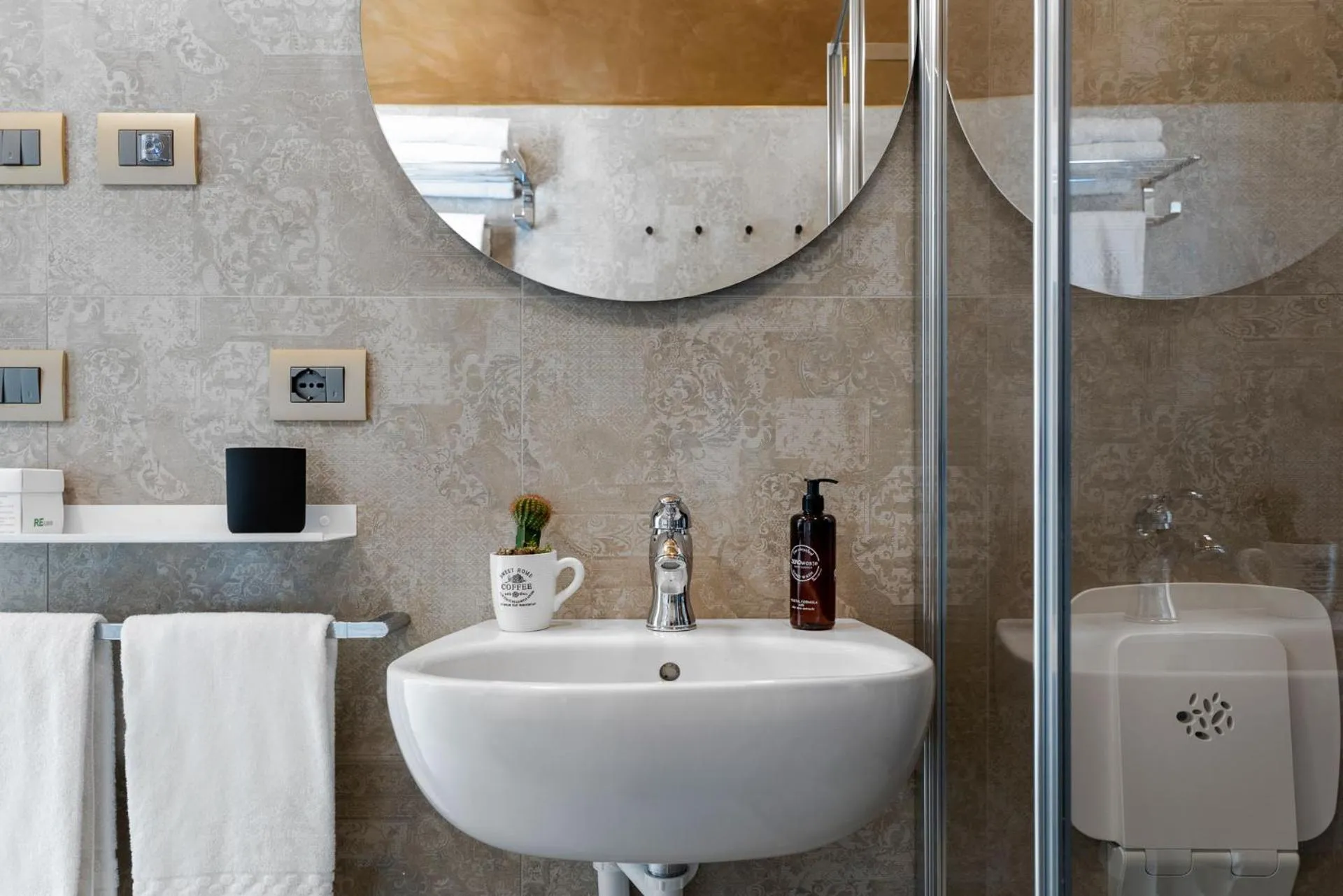 Bathroom in Pan di Zenzero Icecream Hotel