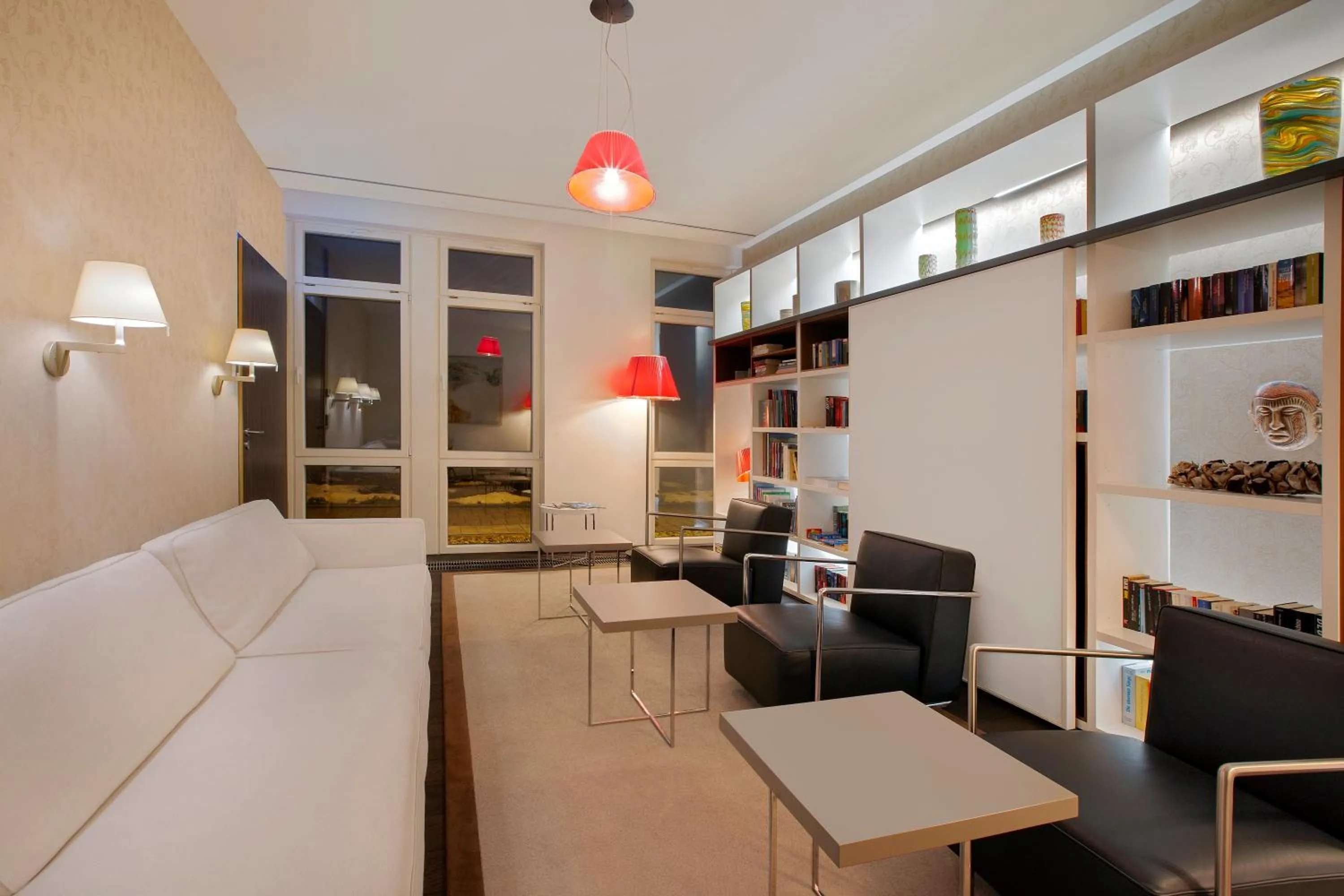 Library in Willow Hotel Restaurant