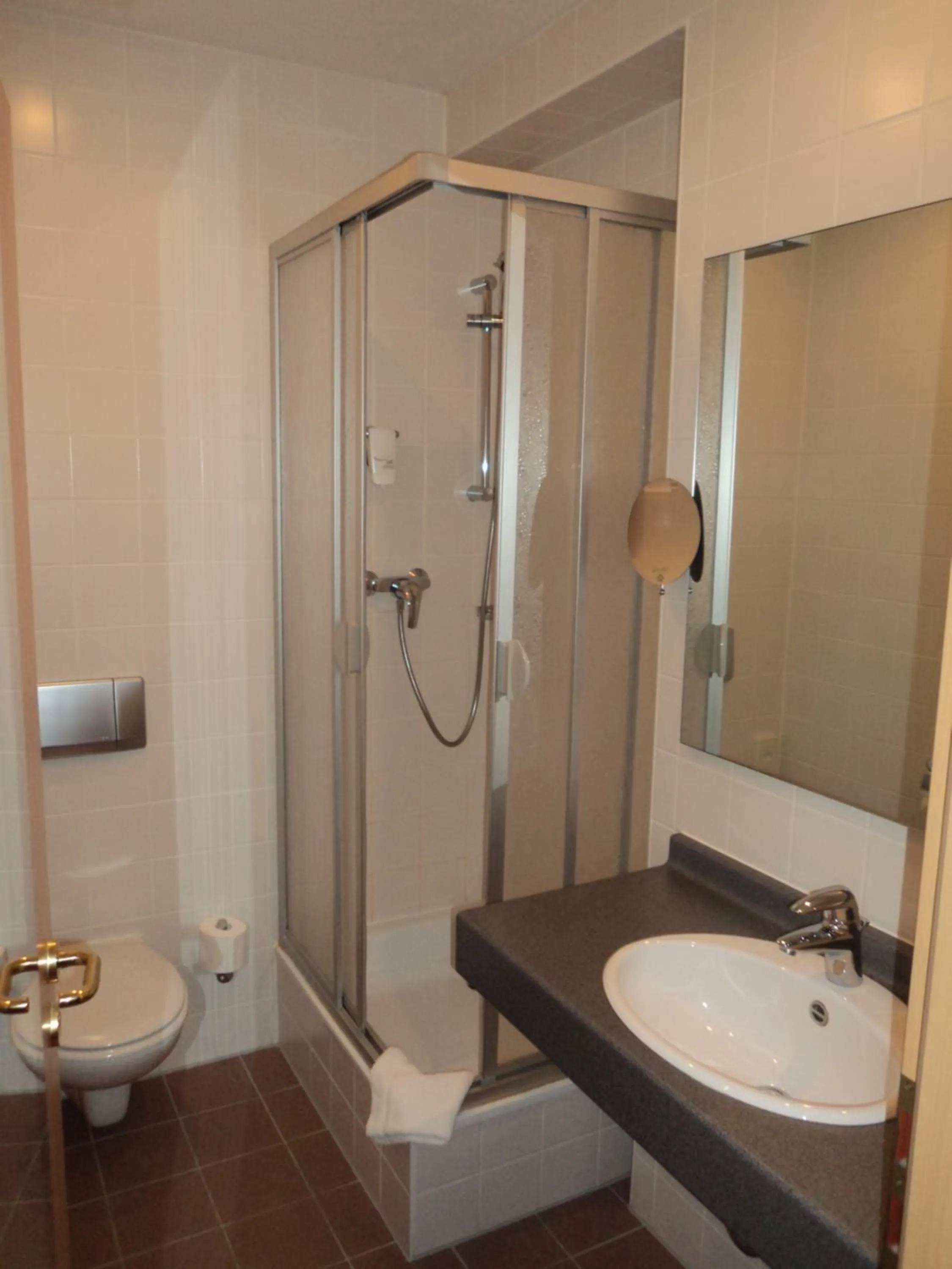 Shower in Willow Hotel Restaurant