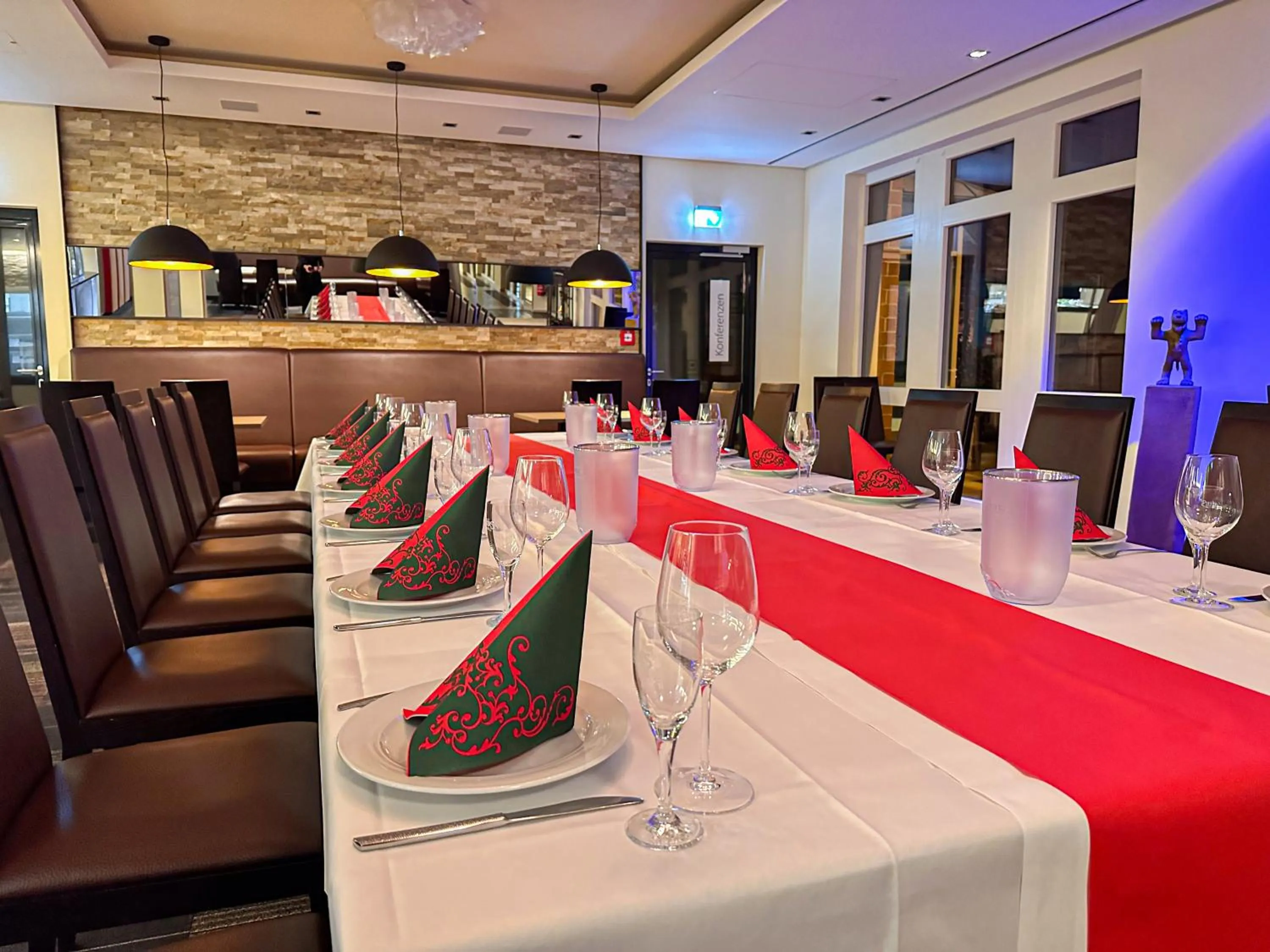 Restaurant/places to eat in Willow Hotel Restaurant