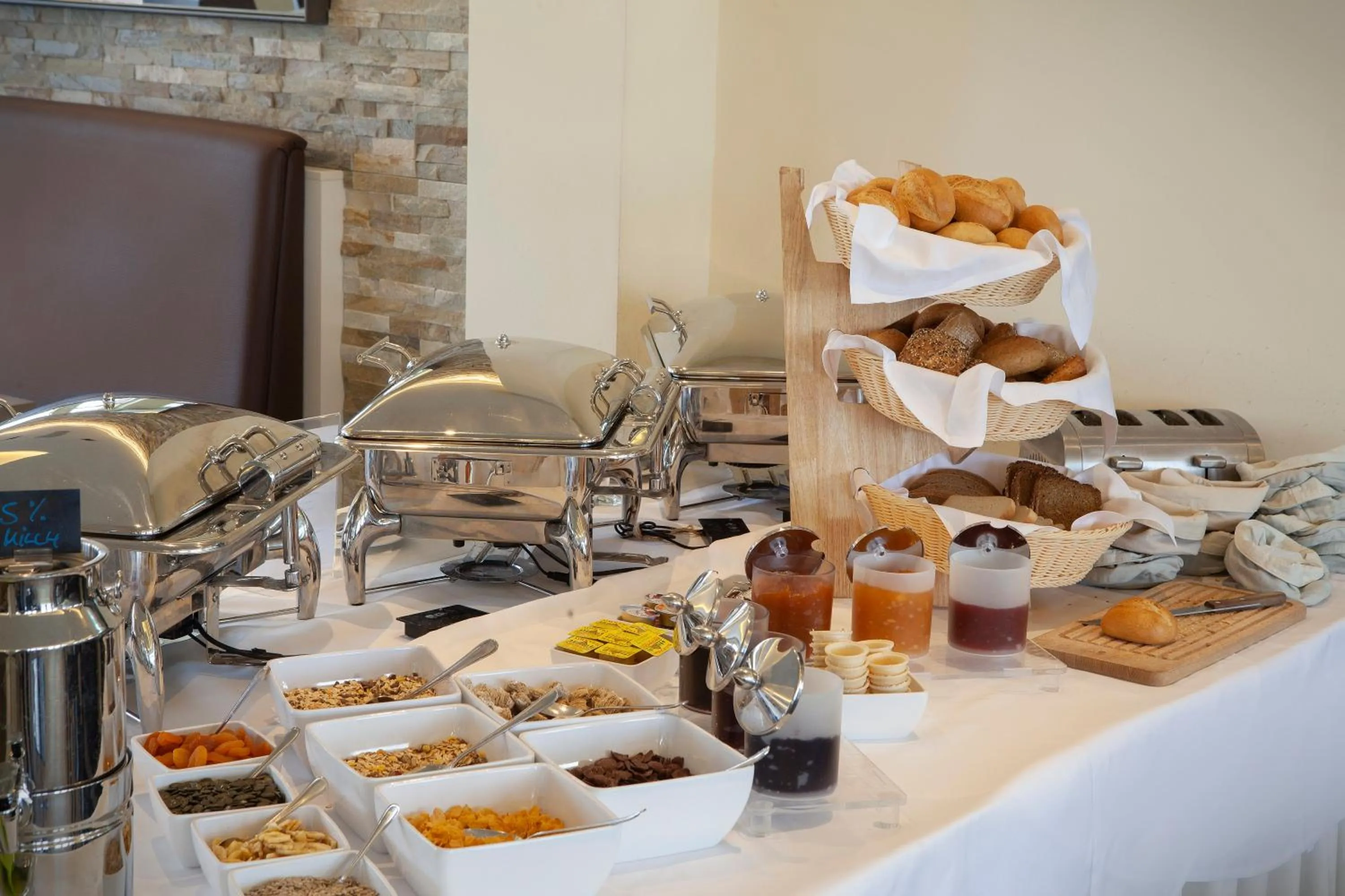 Breakfast in Willow Hotel Restaurant