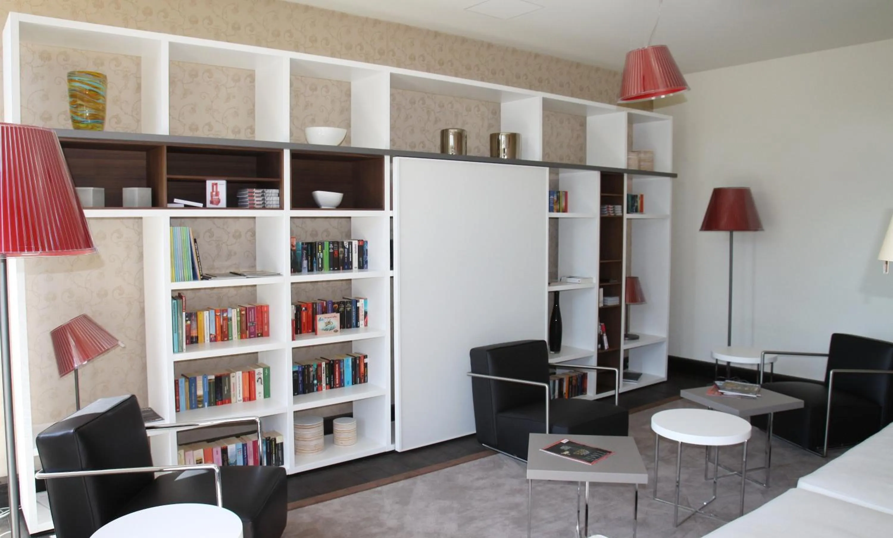 Library in Willow Hotel Restaurant